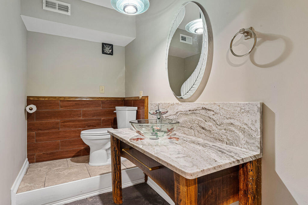 167 Wilshire Property Photo 29