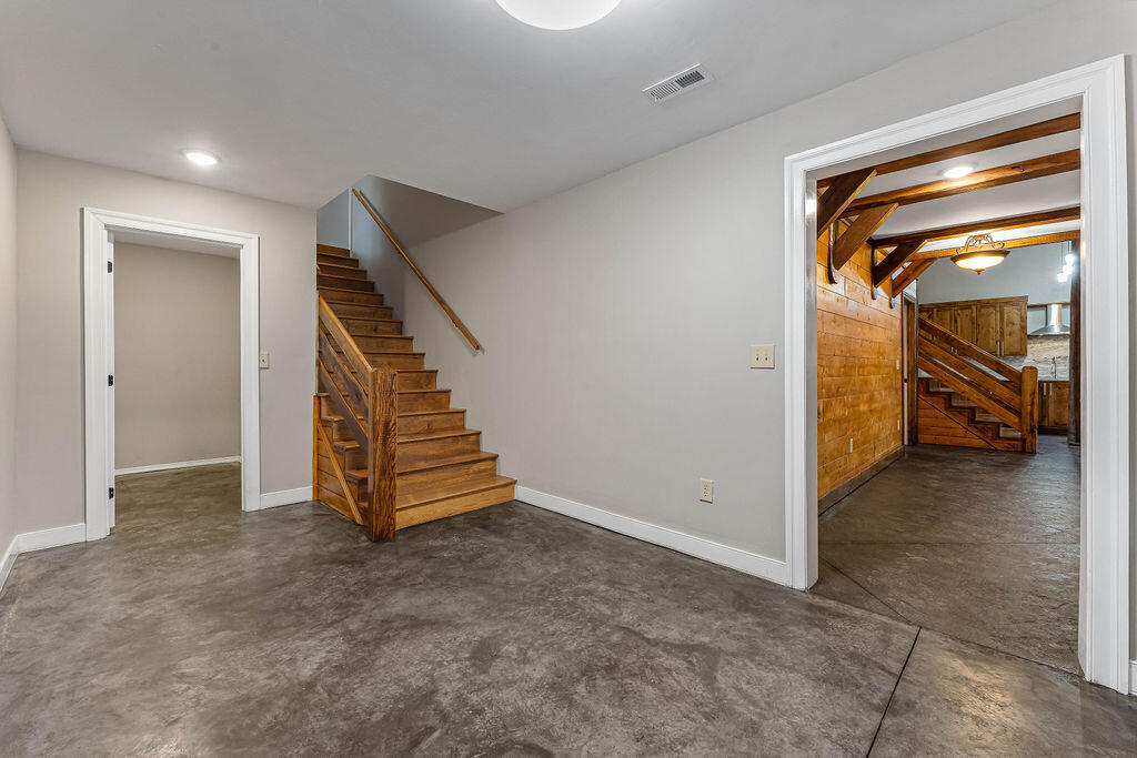 167 Wilshire Property Photo 31