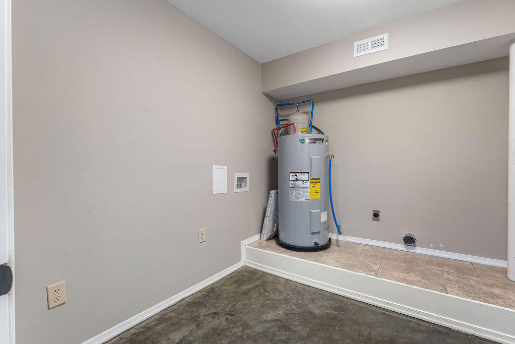 167 Wilshire Property Photo 32