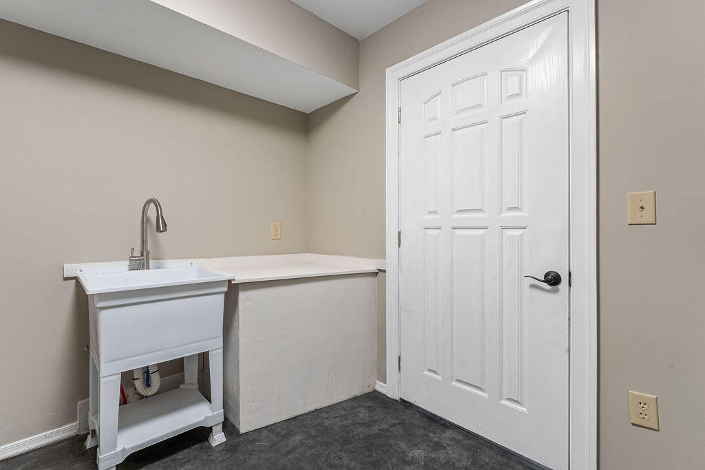 167 Wilshire Property Photo 33