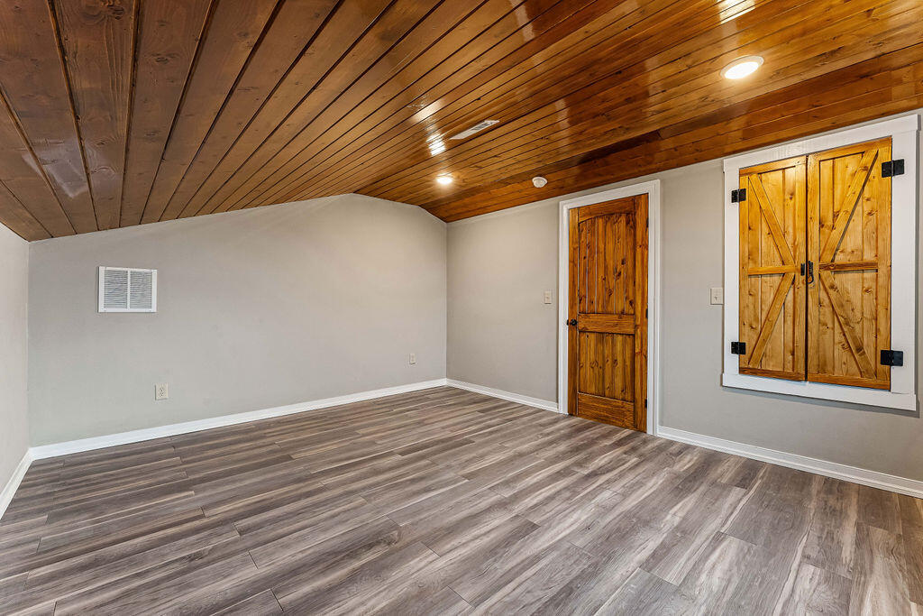 167 Wilshire Property Photo 41