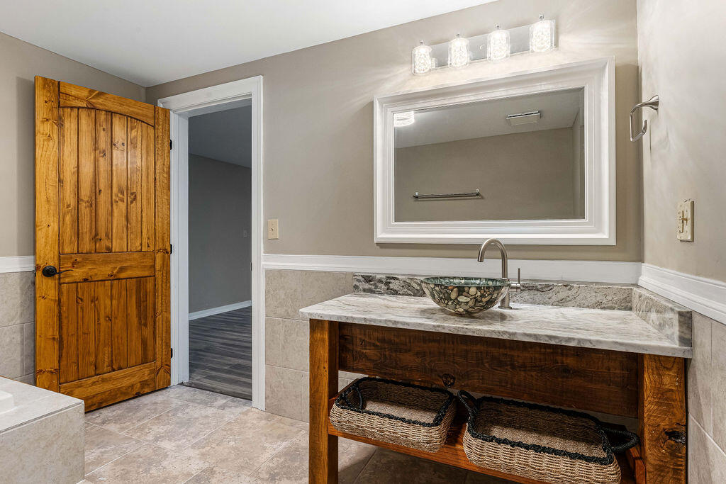 167 Wilshire Property Photo 44