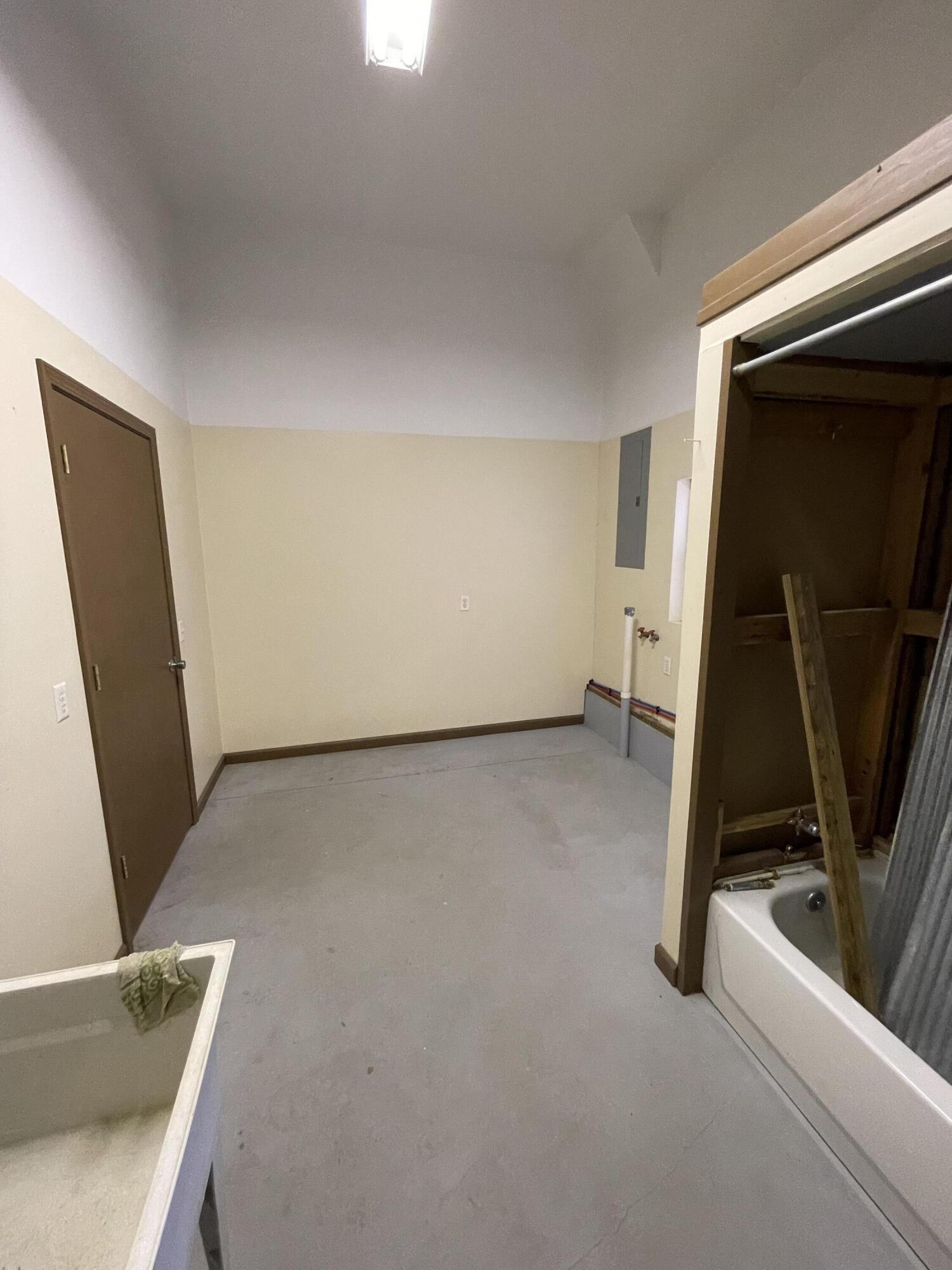 8906 Outer Road Property Photo 11