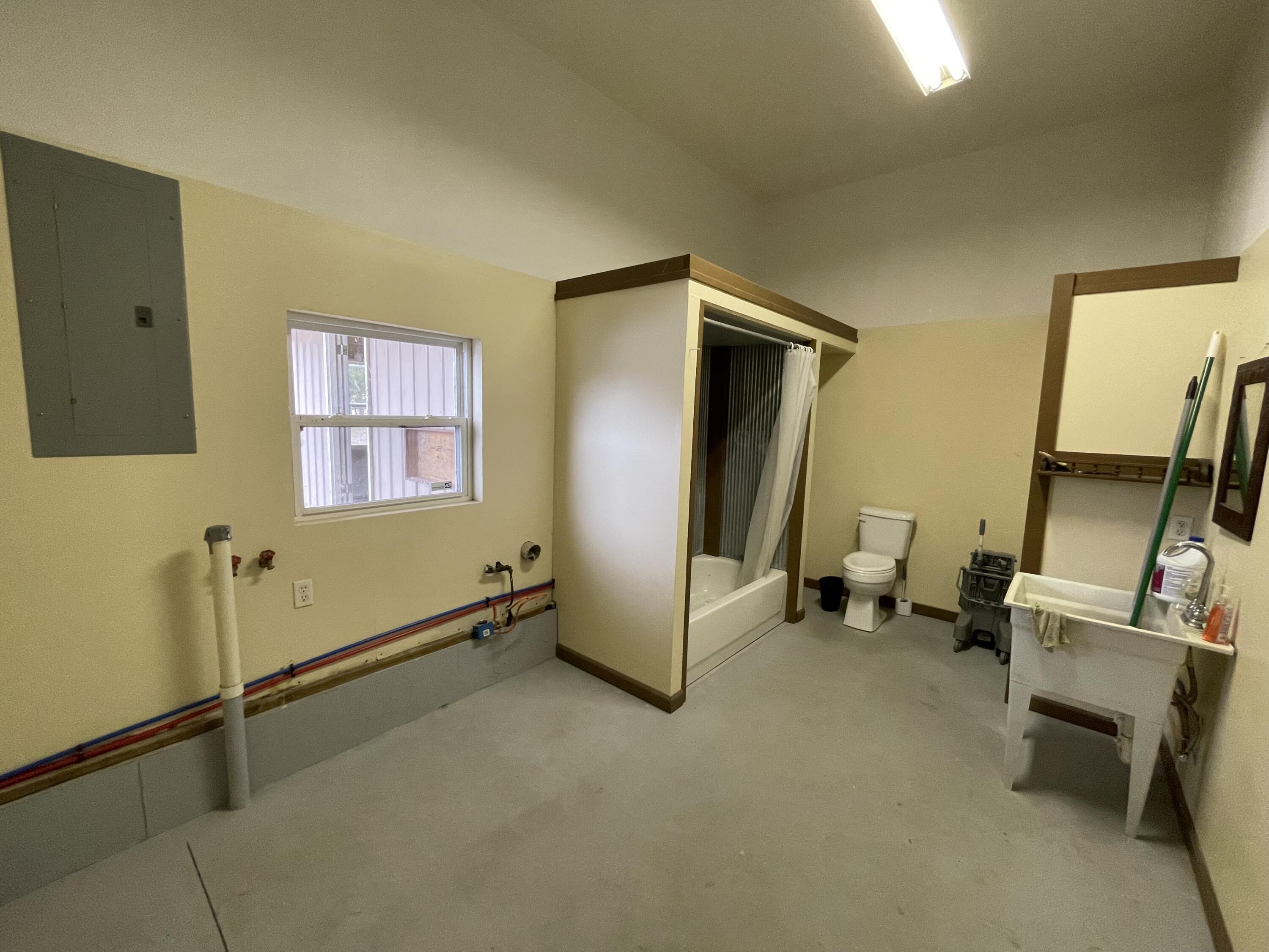 8906 Outer Road Property Photo 12