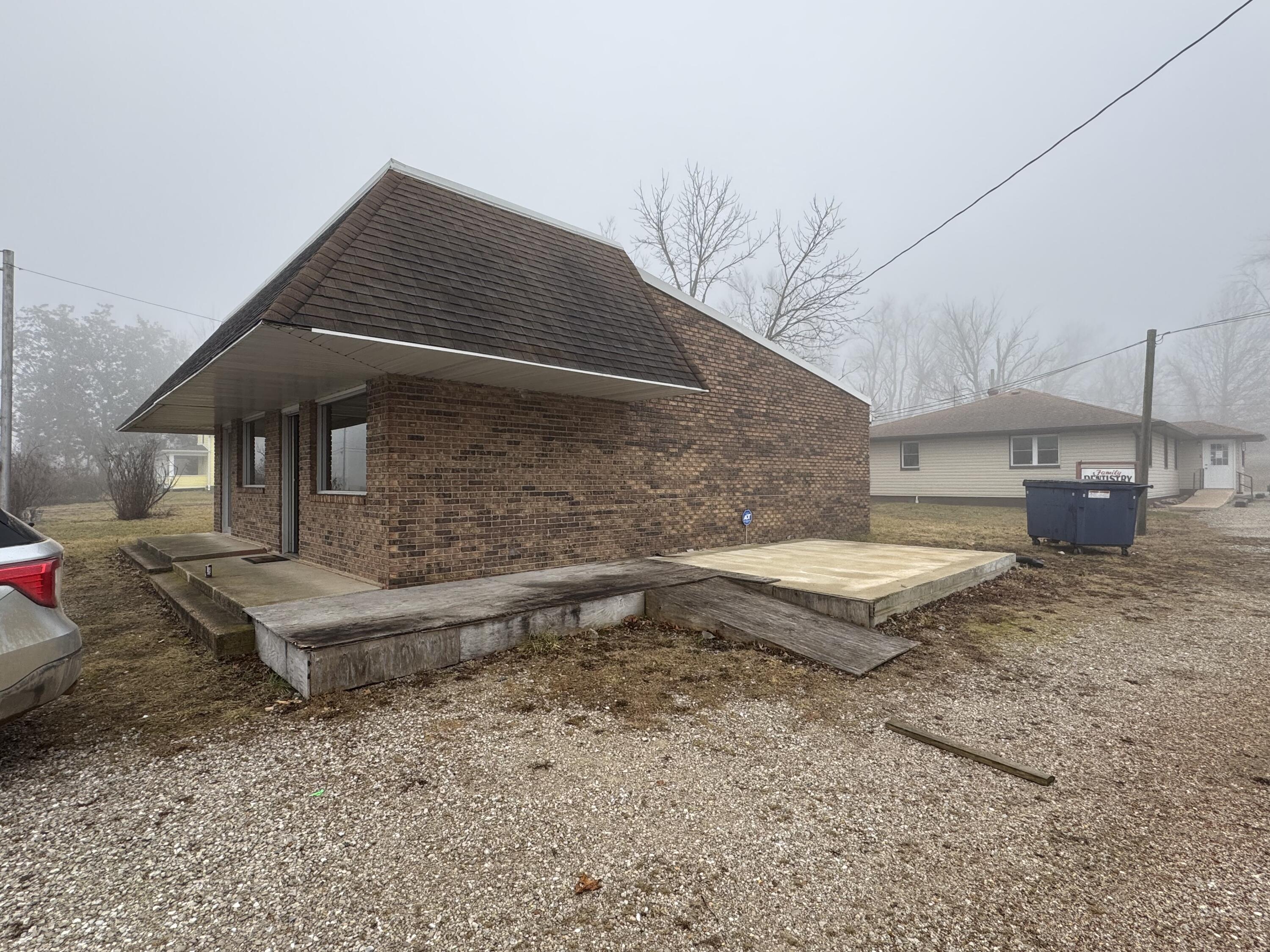 325 West Commercial Street Property Photo 6