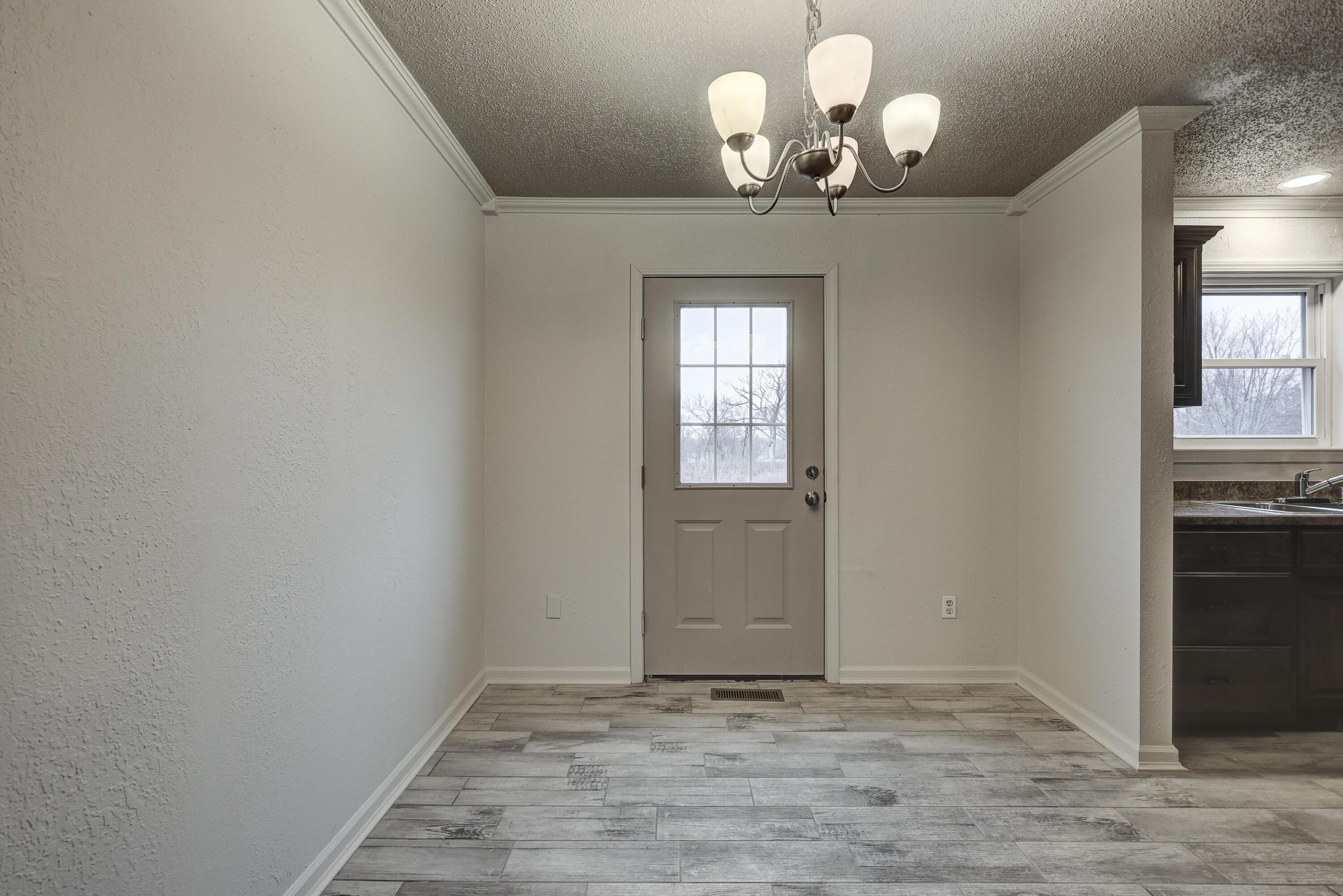 9637 County Road 200 Property Photo 5