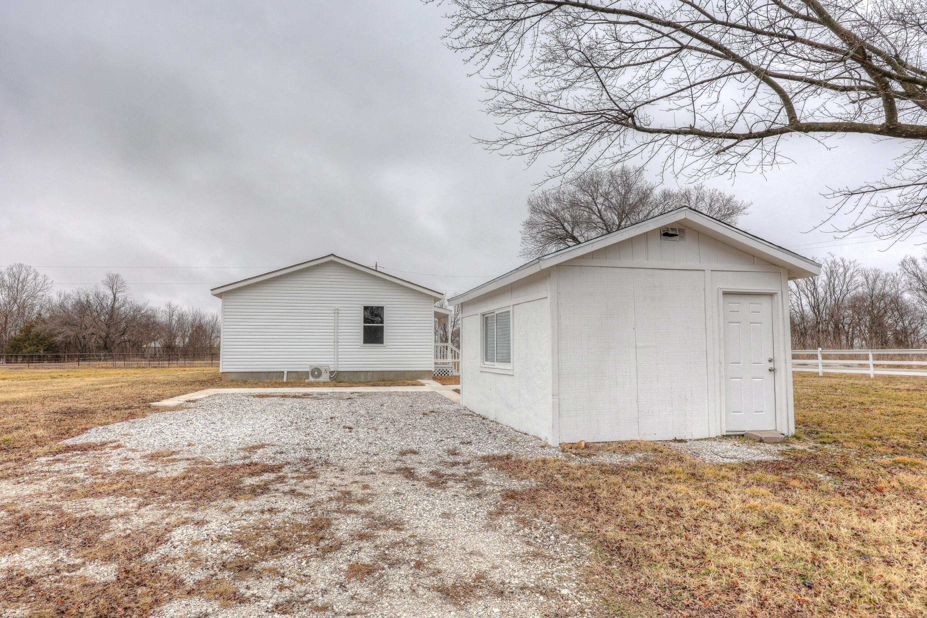 9637 County Road 200 Property Photo 30