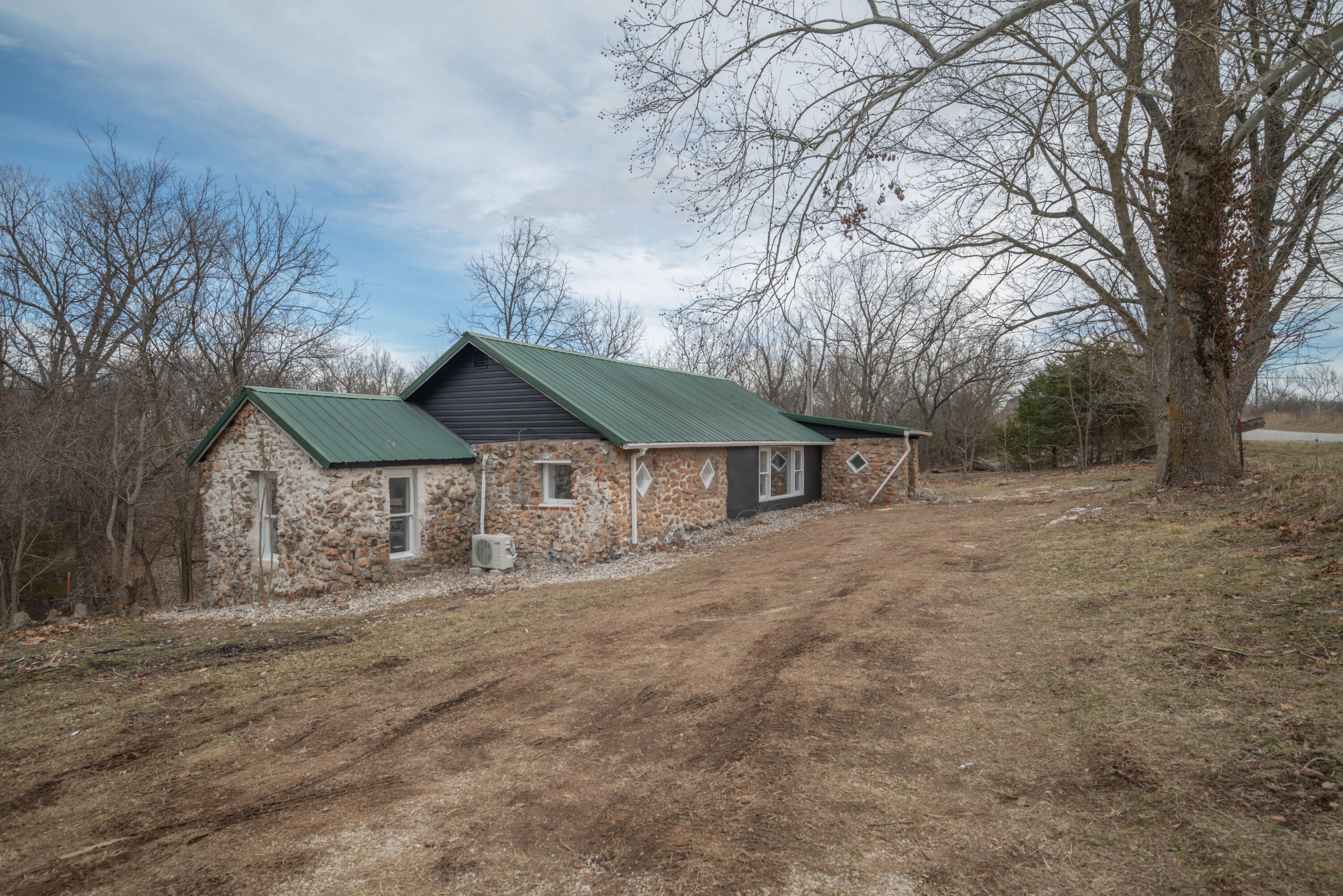18662 Norway Road Property Photo 1