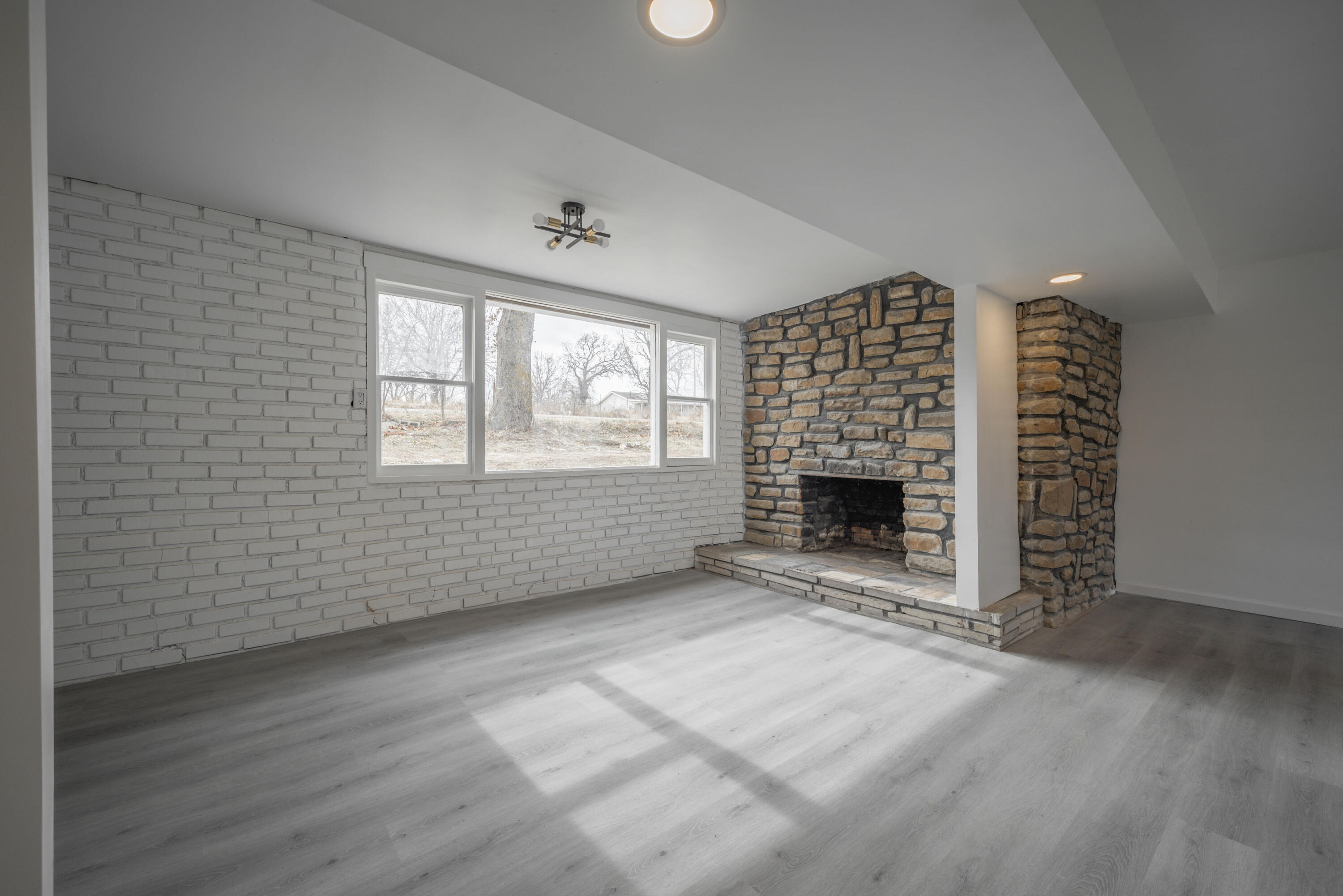 18662 Norway Road Property Photo 2