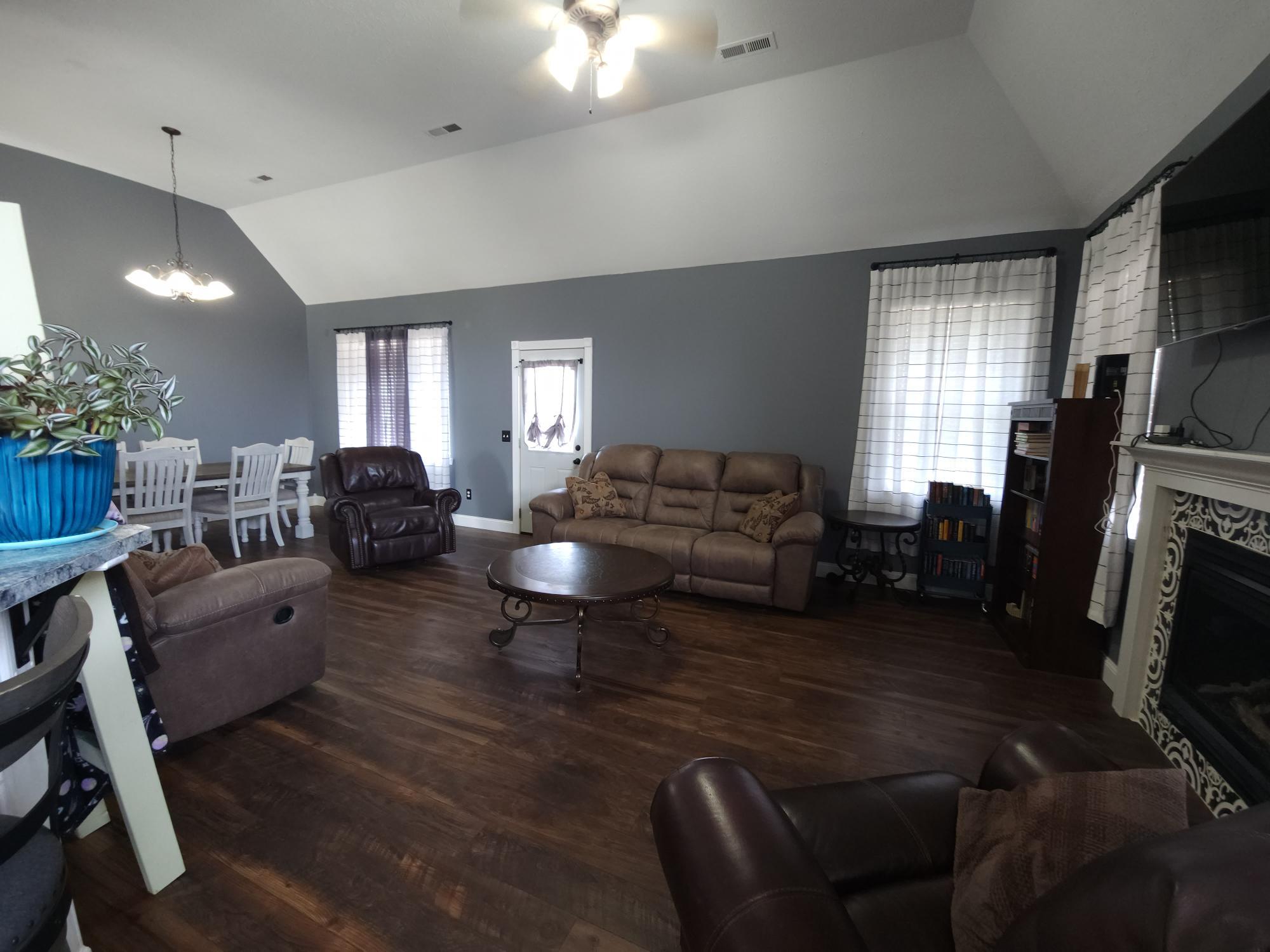 21306 Lawrence 2074 Property Photo 3