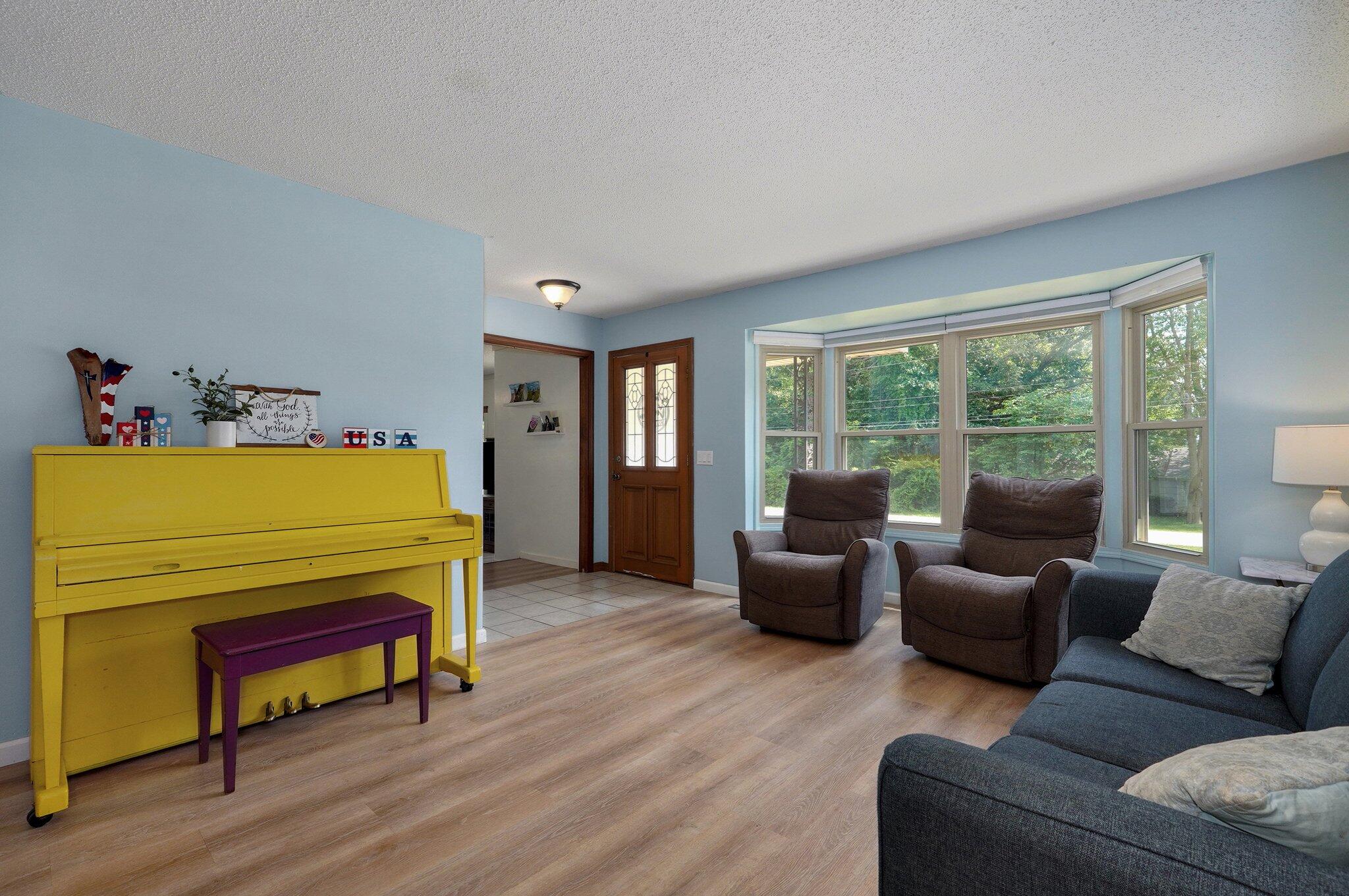 2335 East Ridgecrest Street Property Photo 4
