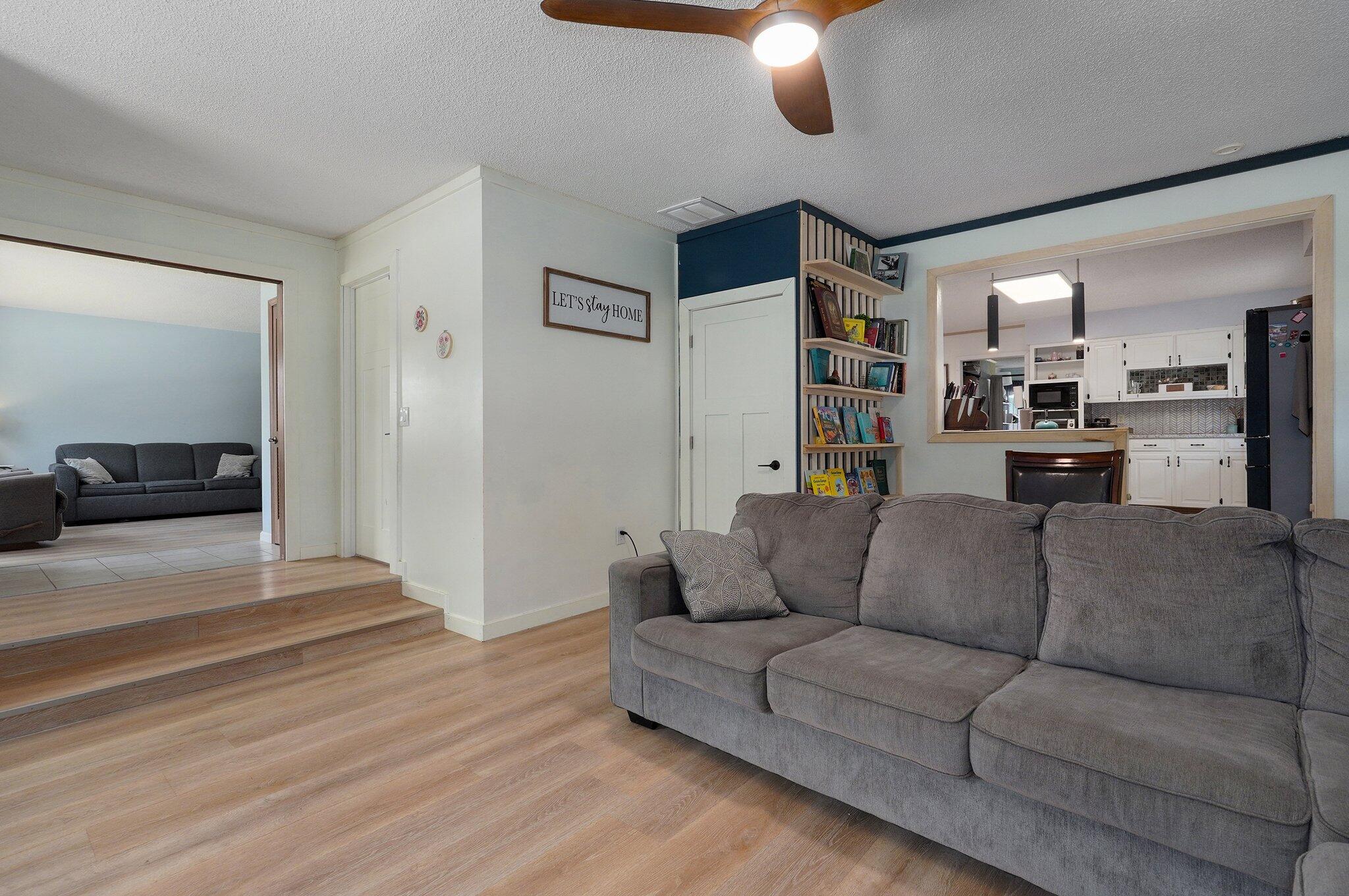 2335 East Ridgecrest Street Property Photo 5