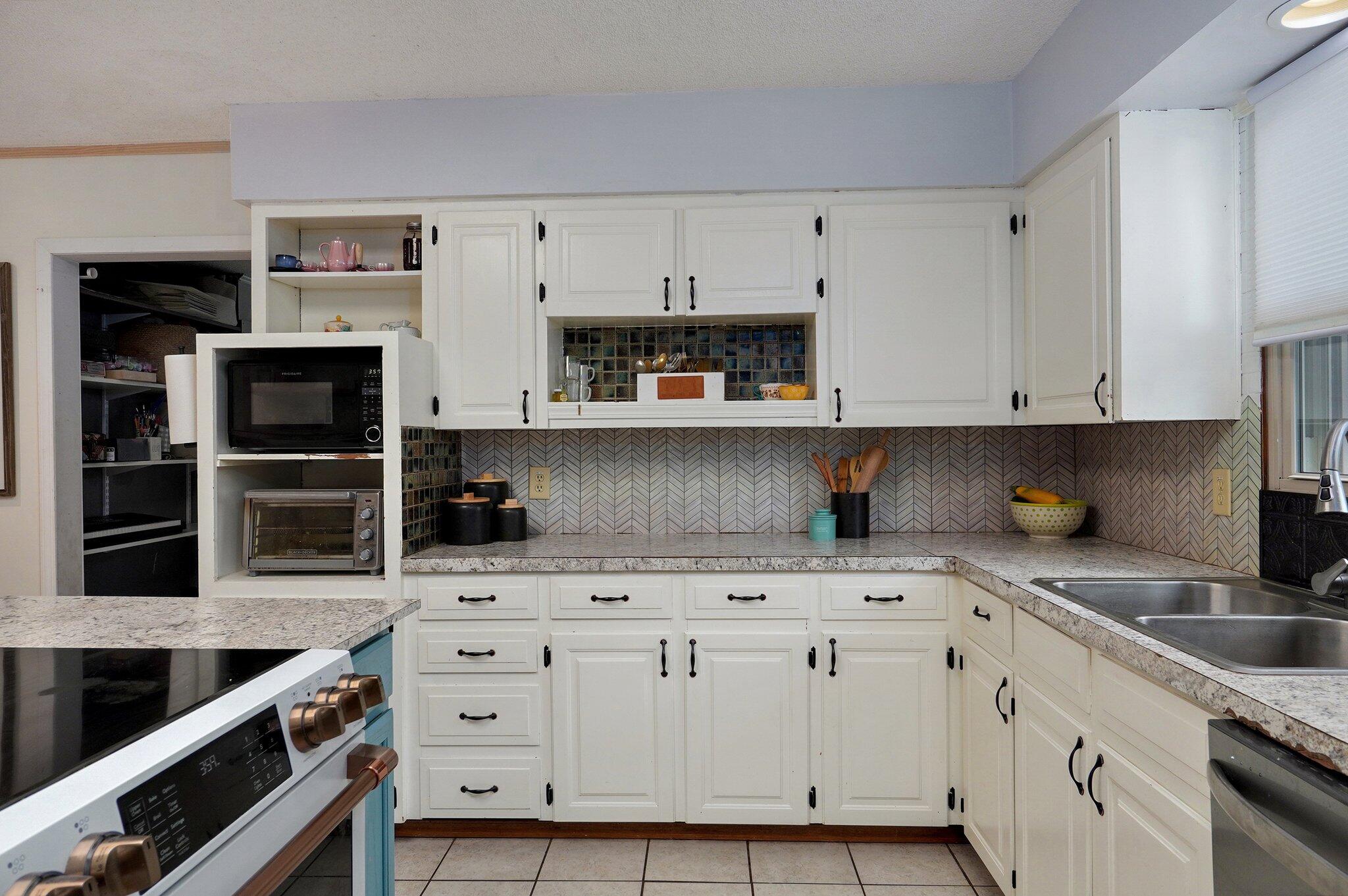 2335 East Ridgecrest Street Property Photo 9