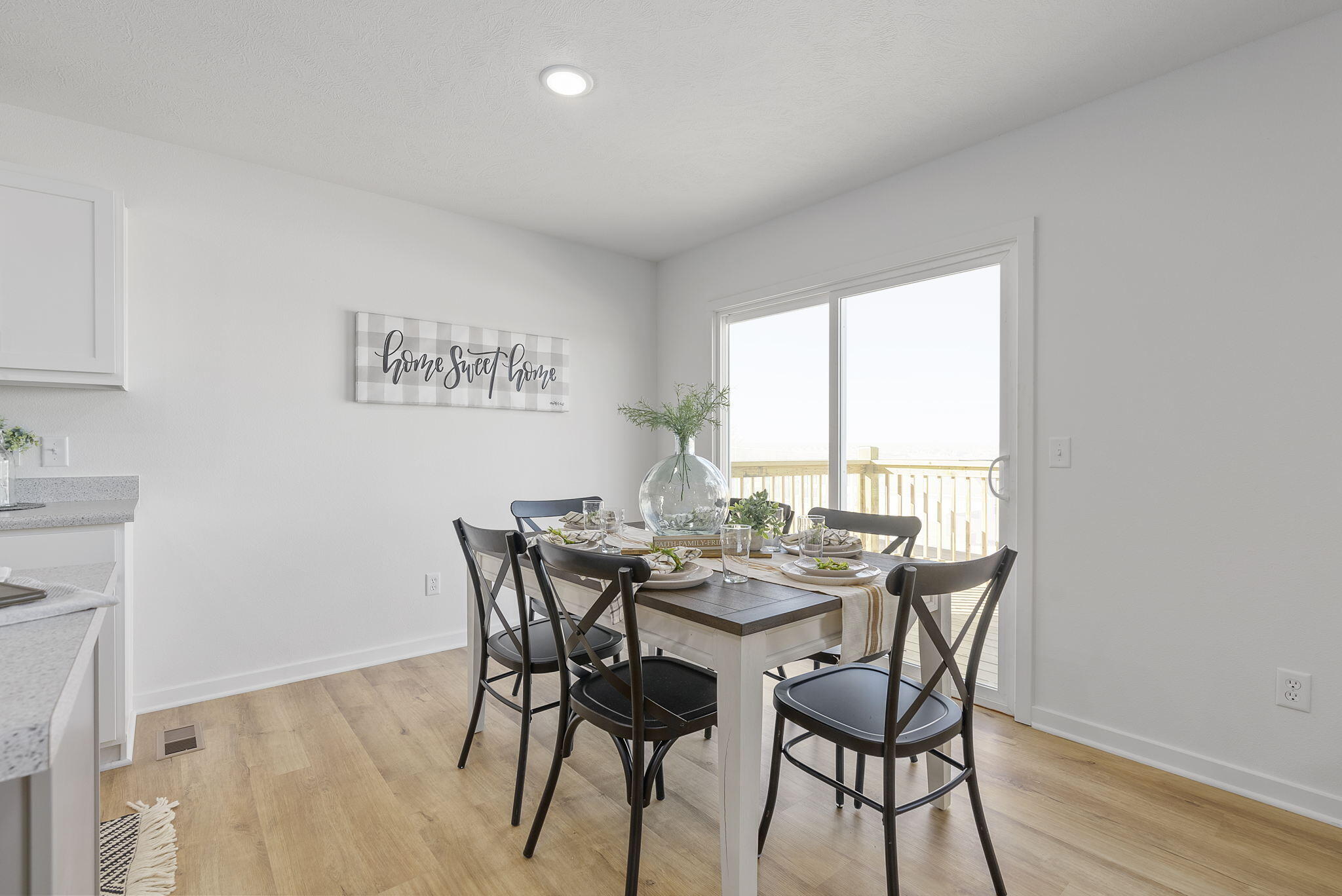 1048 Amherst Circle Property Photo 16
