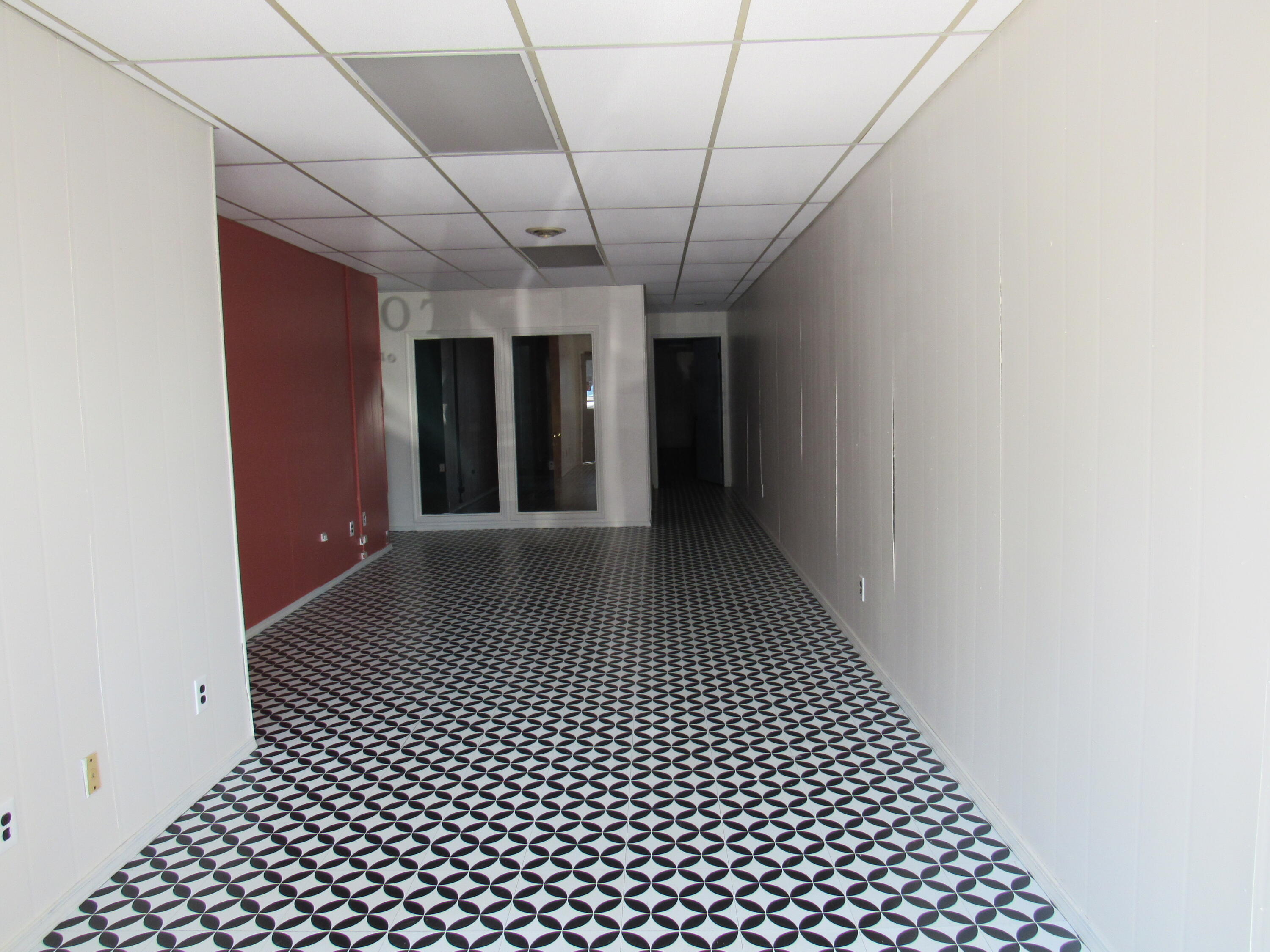 101 North Clay Street Property Photo 3