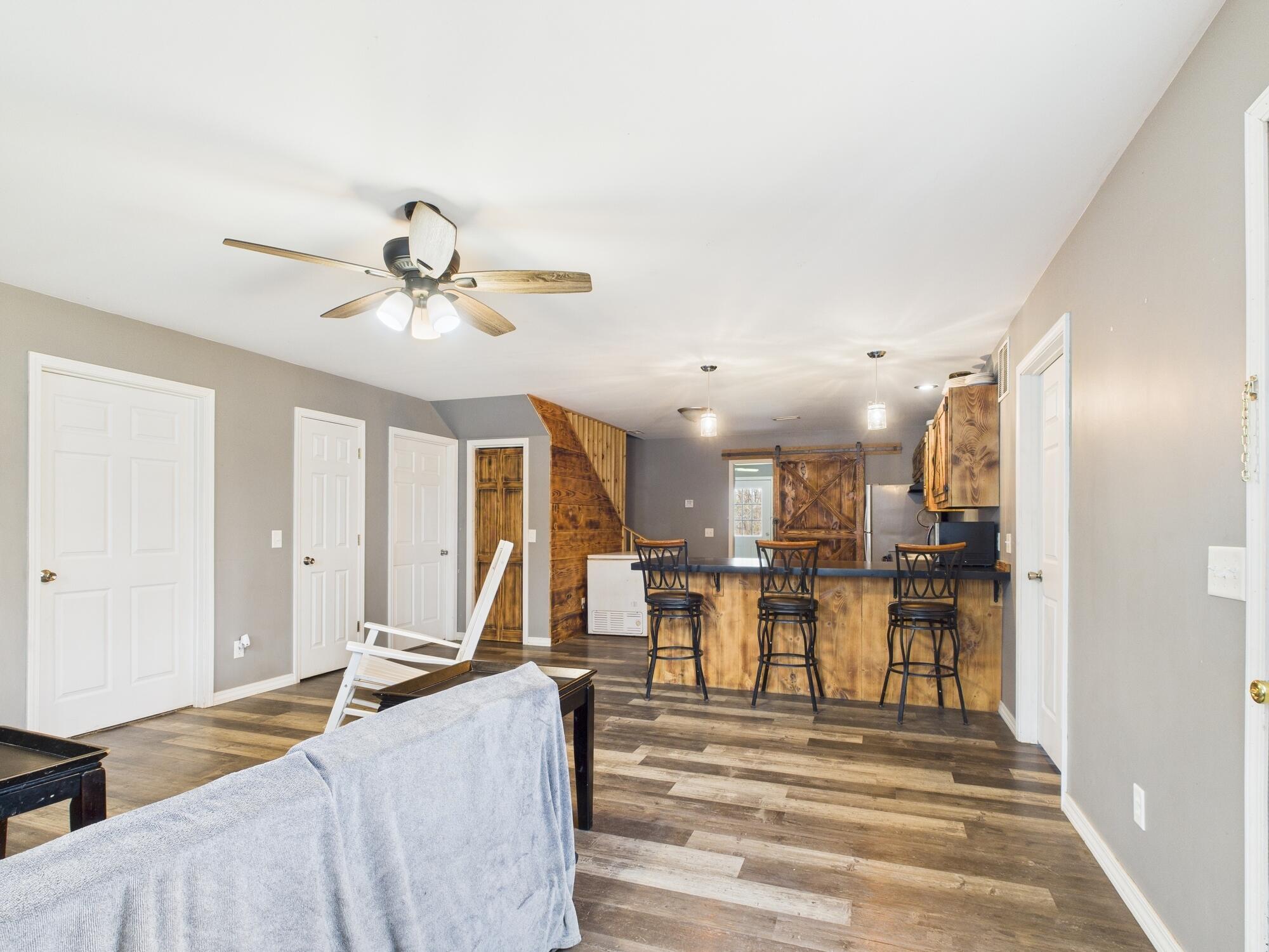 2305 King Road Property Photo 4
