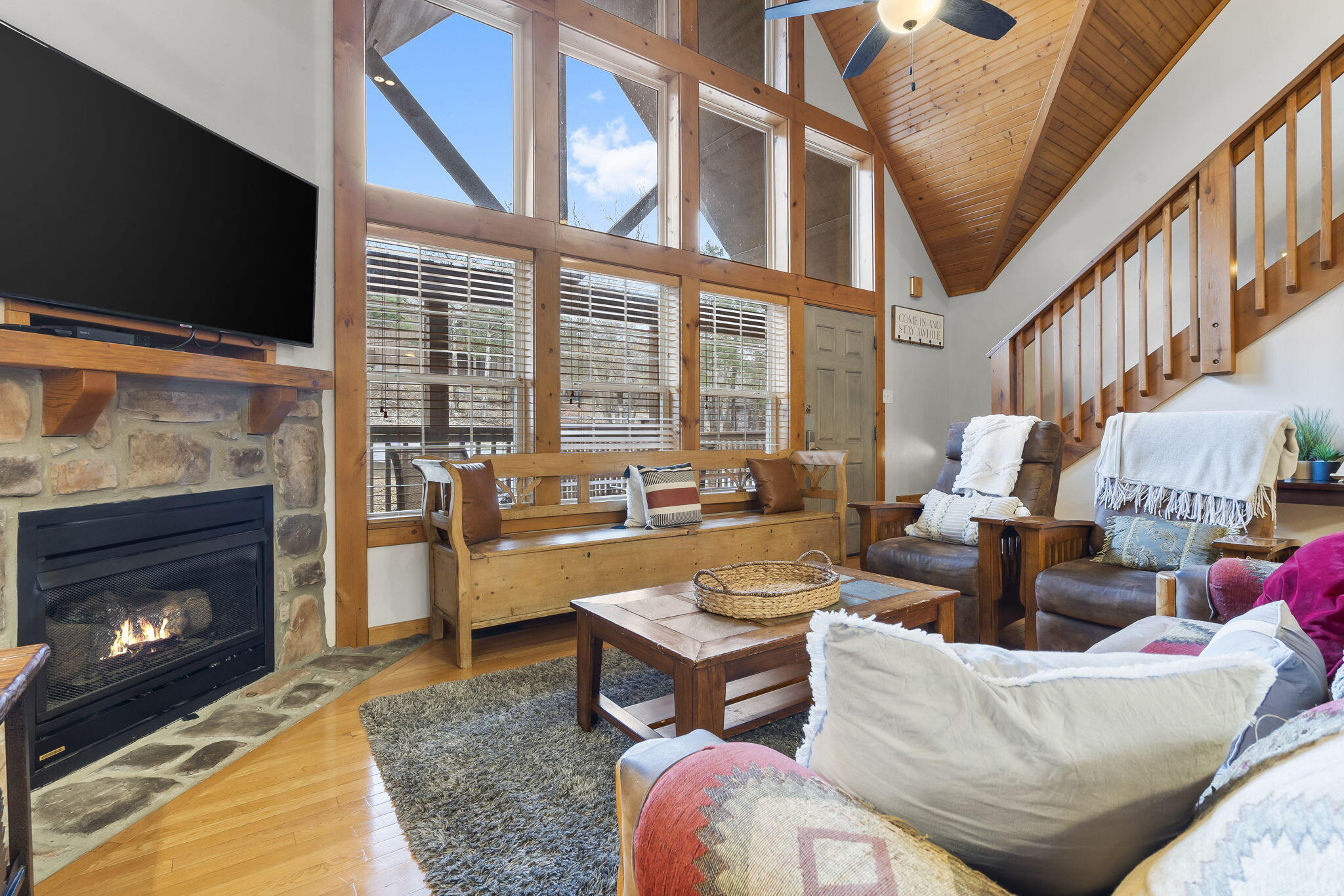159 Cantwell Lane Property Photo 4