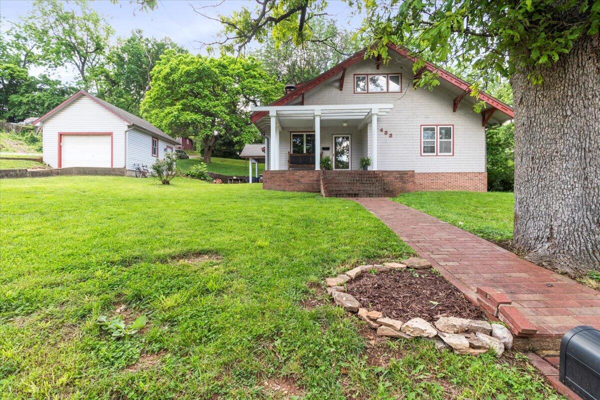 433 South Hill Street Property Photo 1