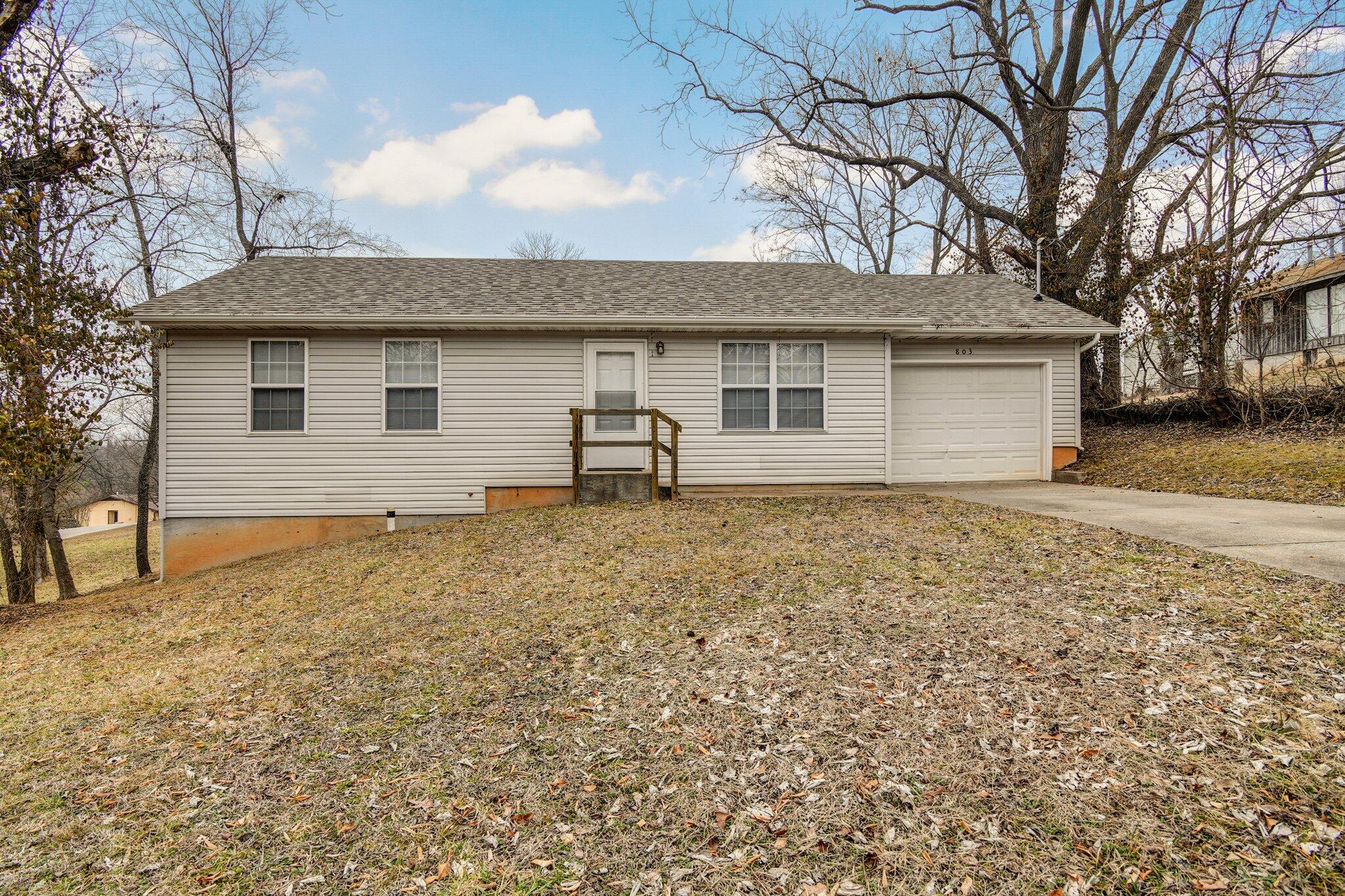 803 East Oak Street Property Photo