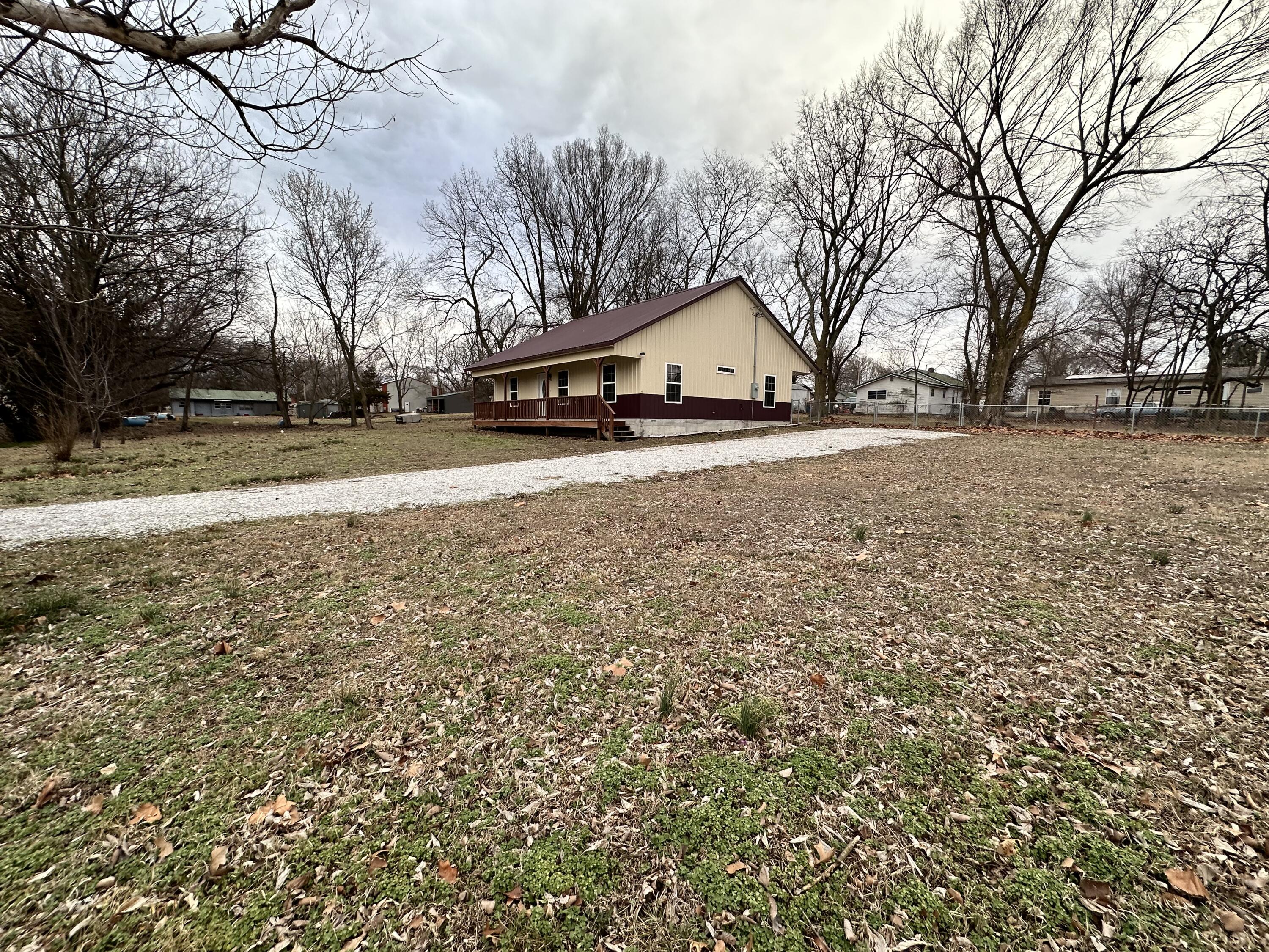 406 West Maple Street Property Photo 4