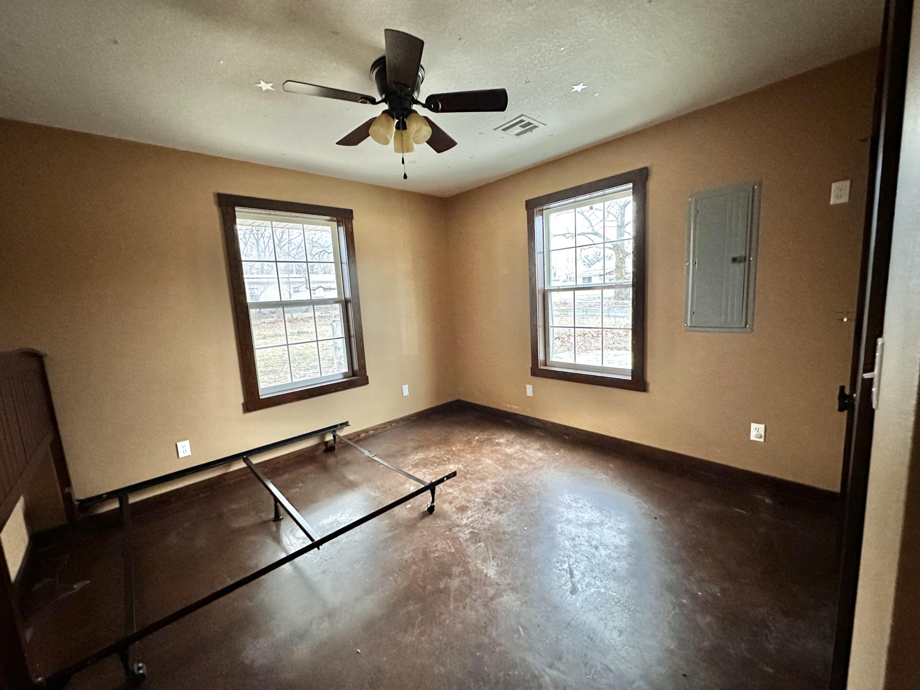 406 West Maple Street Property Photo 8