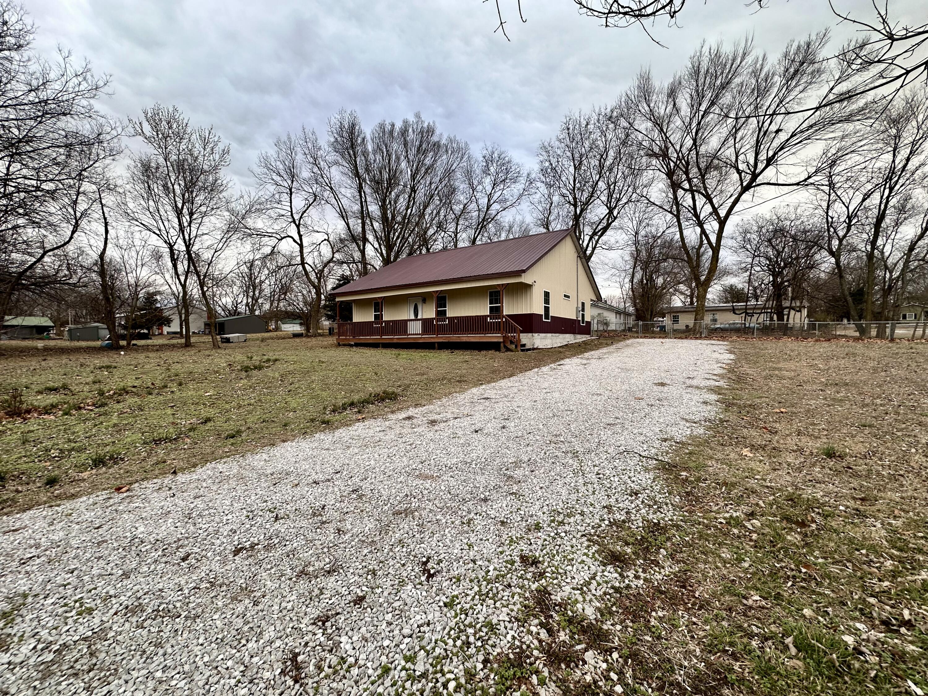 406 West Maple Street Property Photo 13