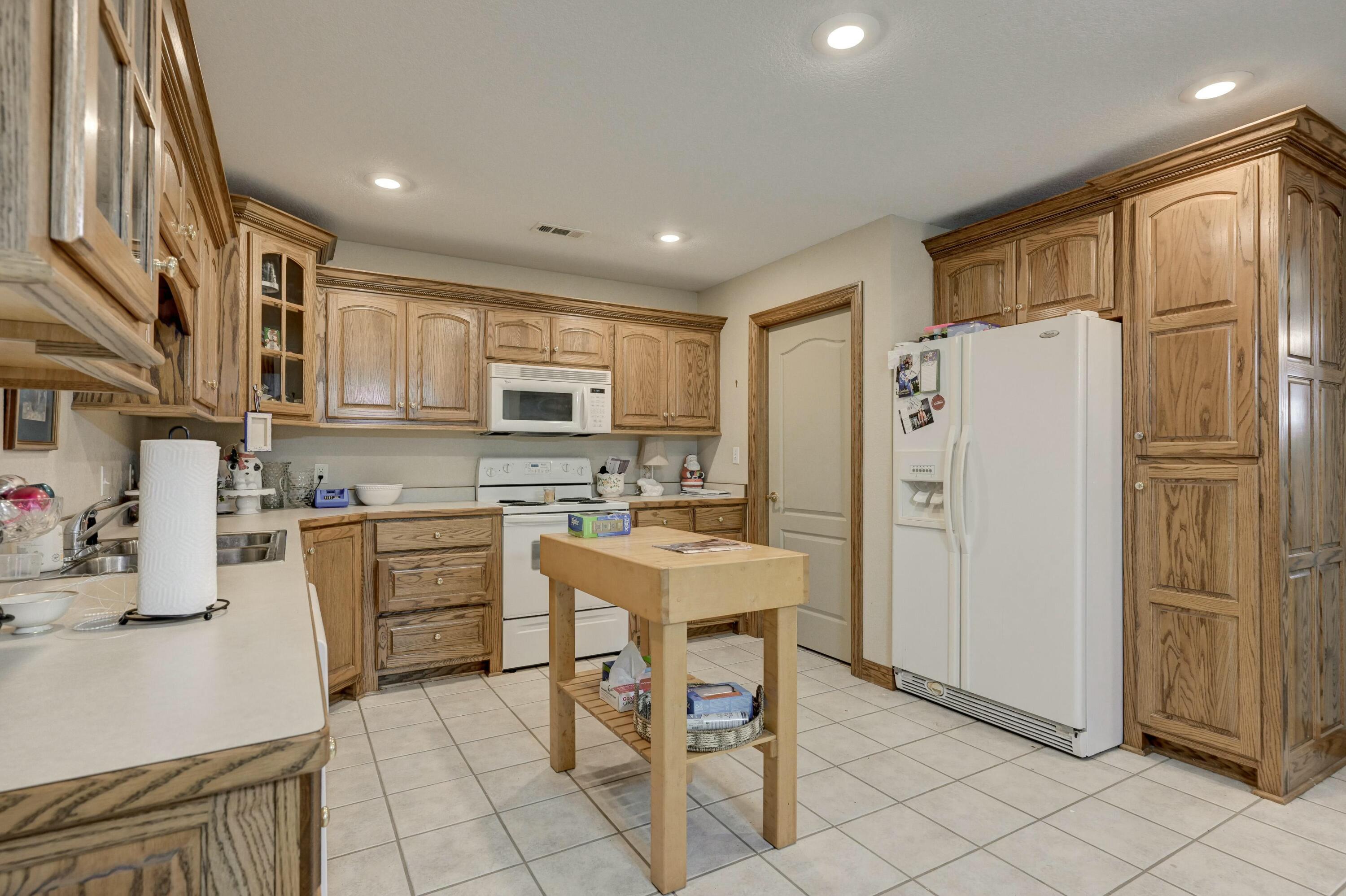 2206 Benjamin Drive Property Photo 12