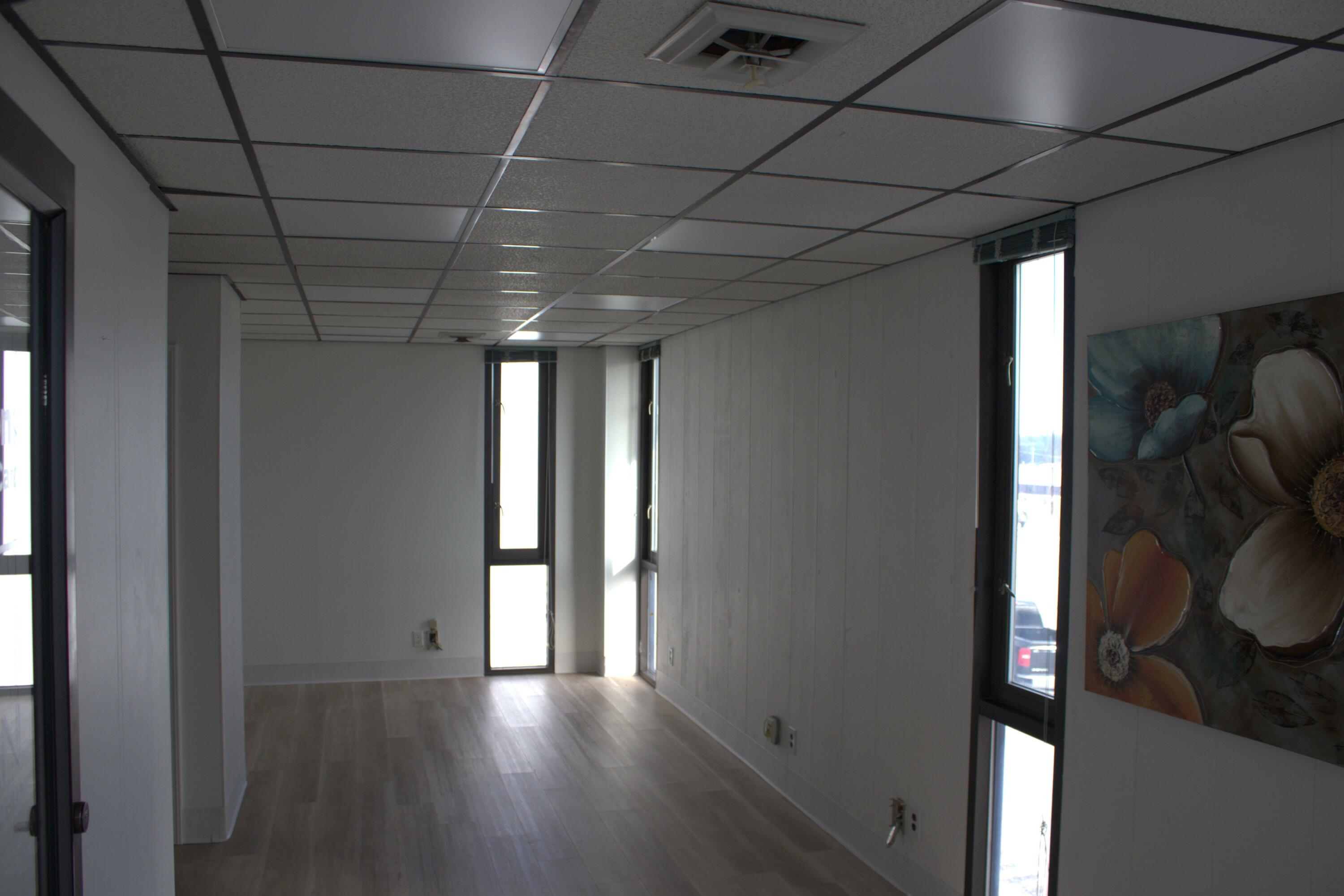 1331 North Stewart Avenue Property Photo 6