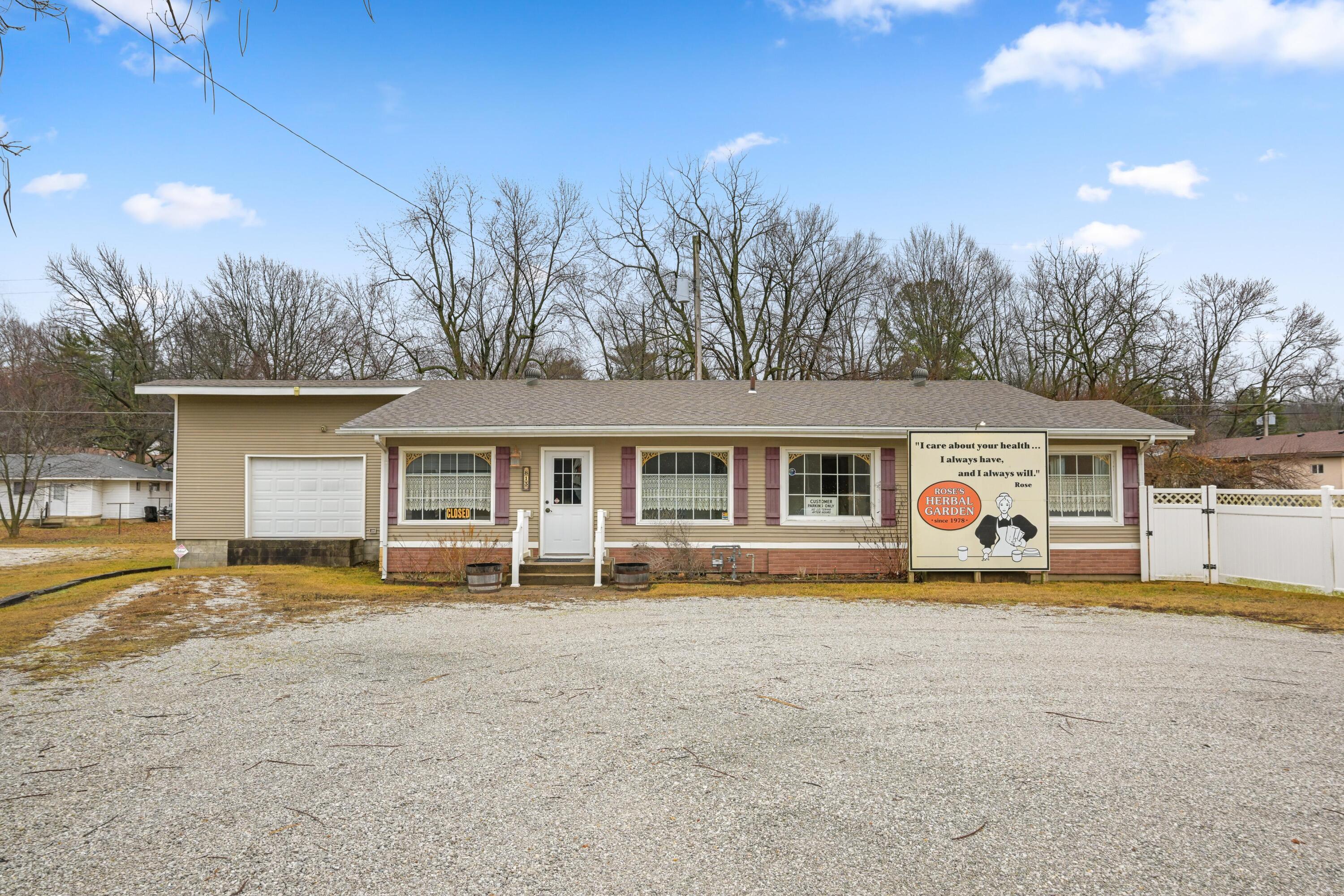 813 South Neosho Boulevard Property Photo 3