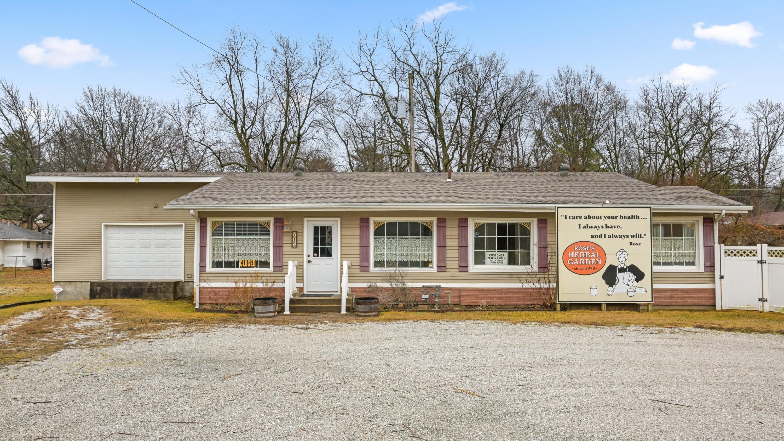 813 South Neosho Boulevard Property Photo 4