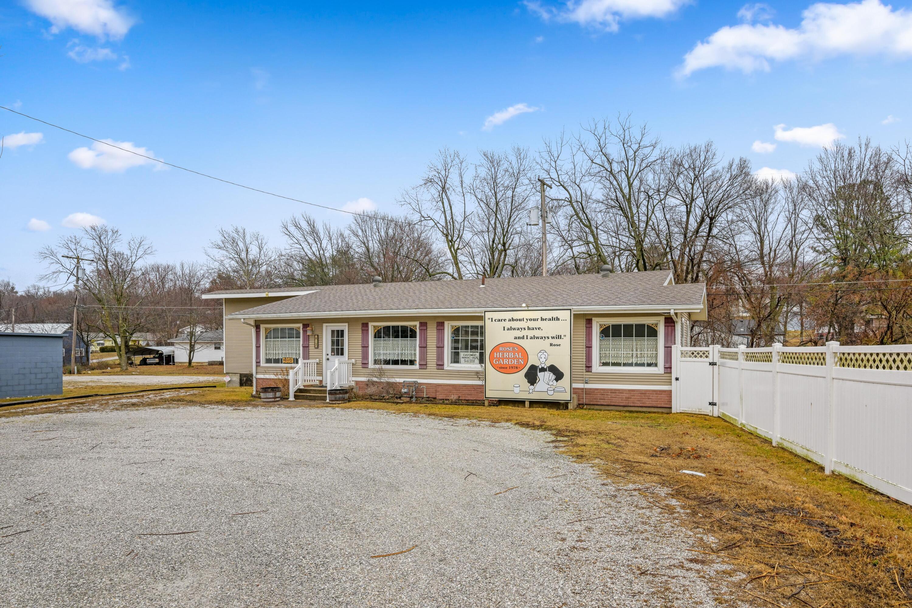 813 South Neosho Boulevard Property Photo 6