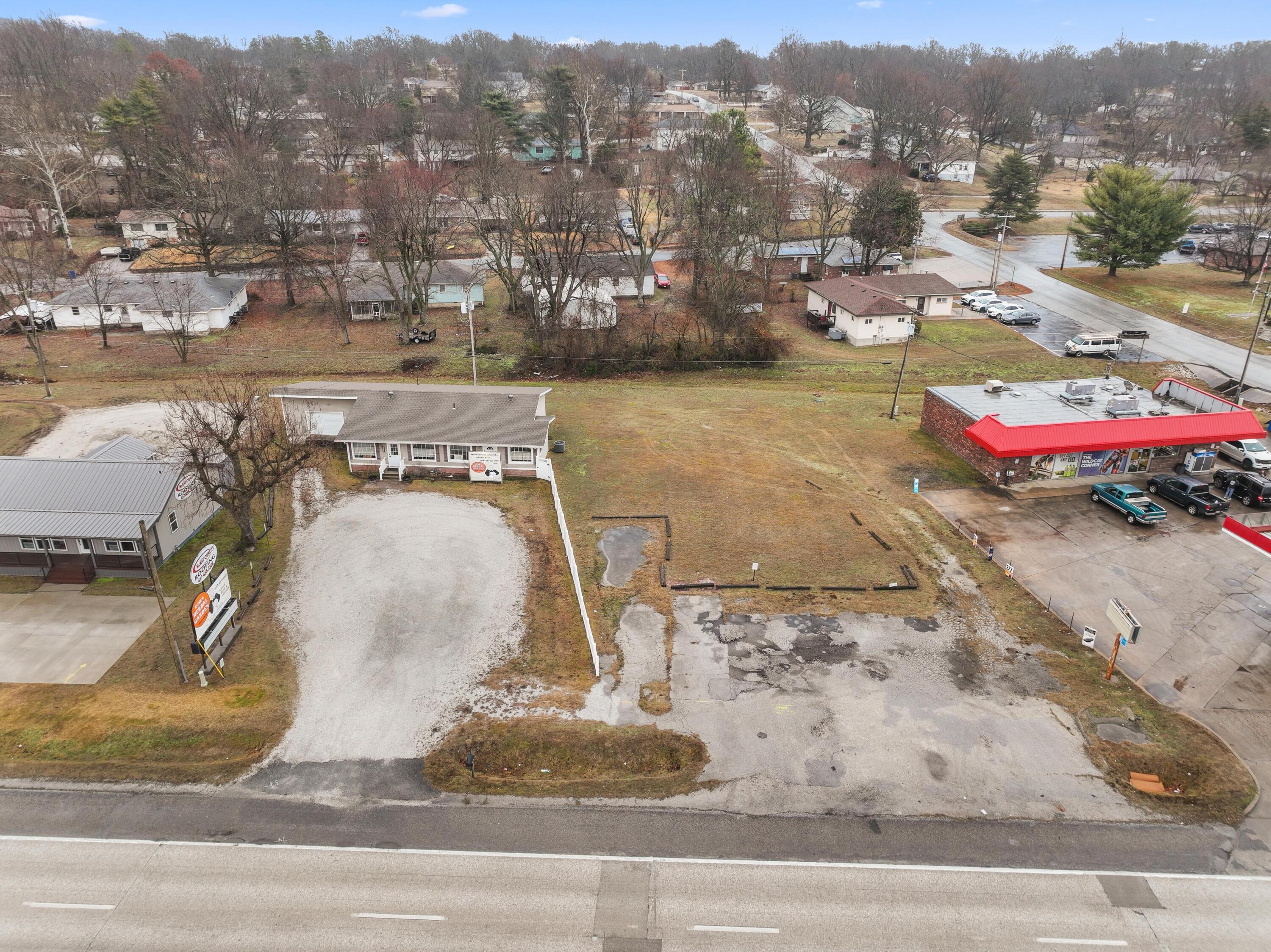 813 South Neosho Boulevard Property Photo 7