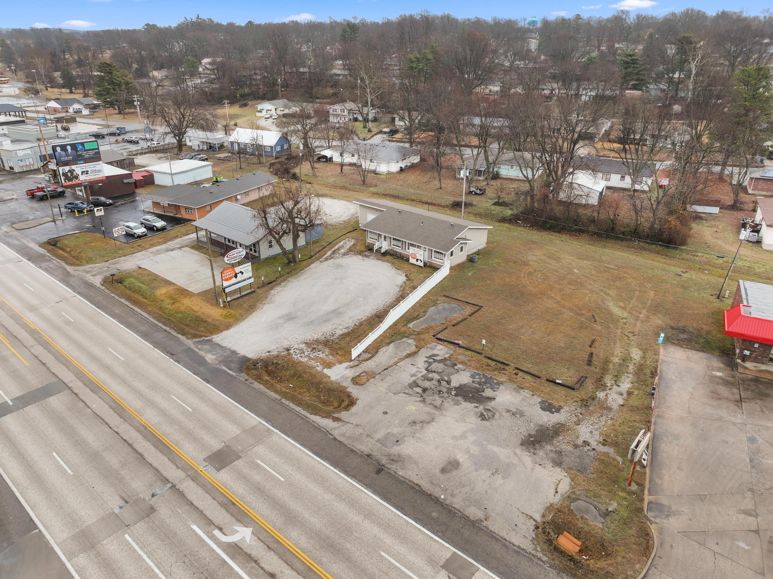813 South Neosho Boulevard Property Photo 8