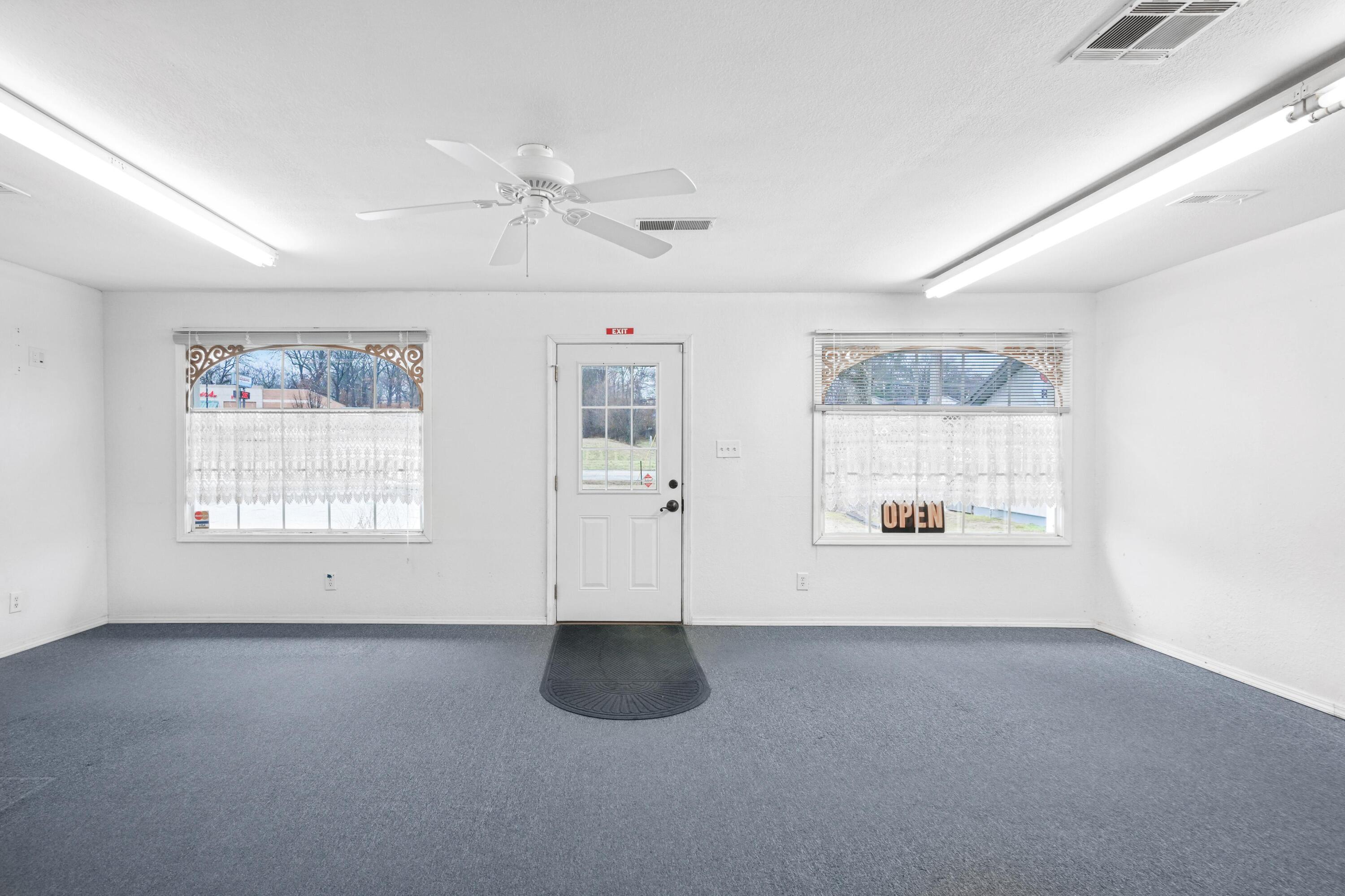 813 South Neosho Boulevard Property Photo 18