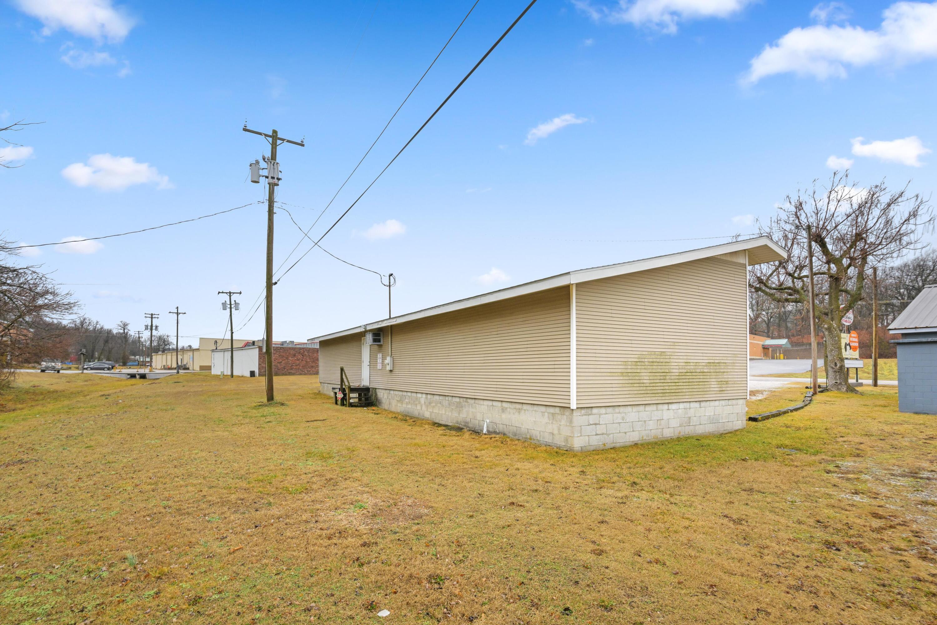 813 South Neosho Boulevard Property Photo 46