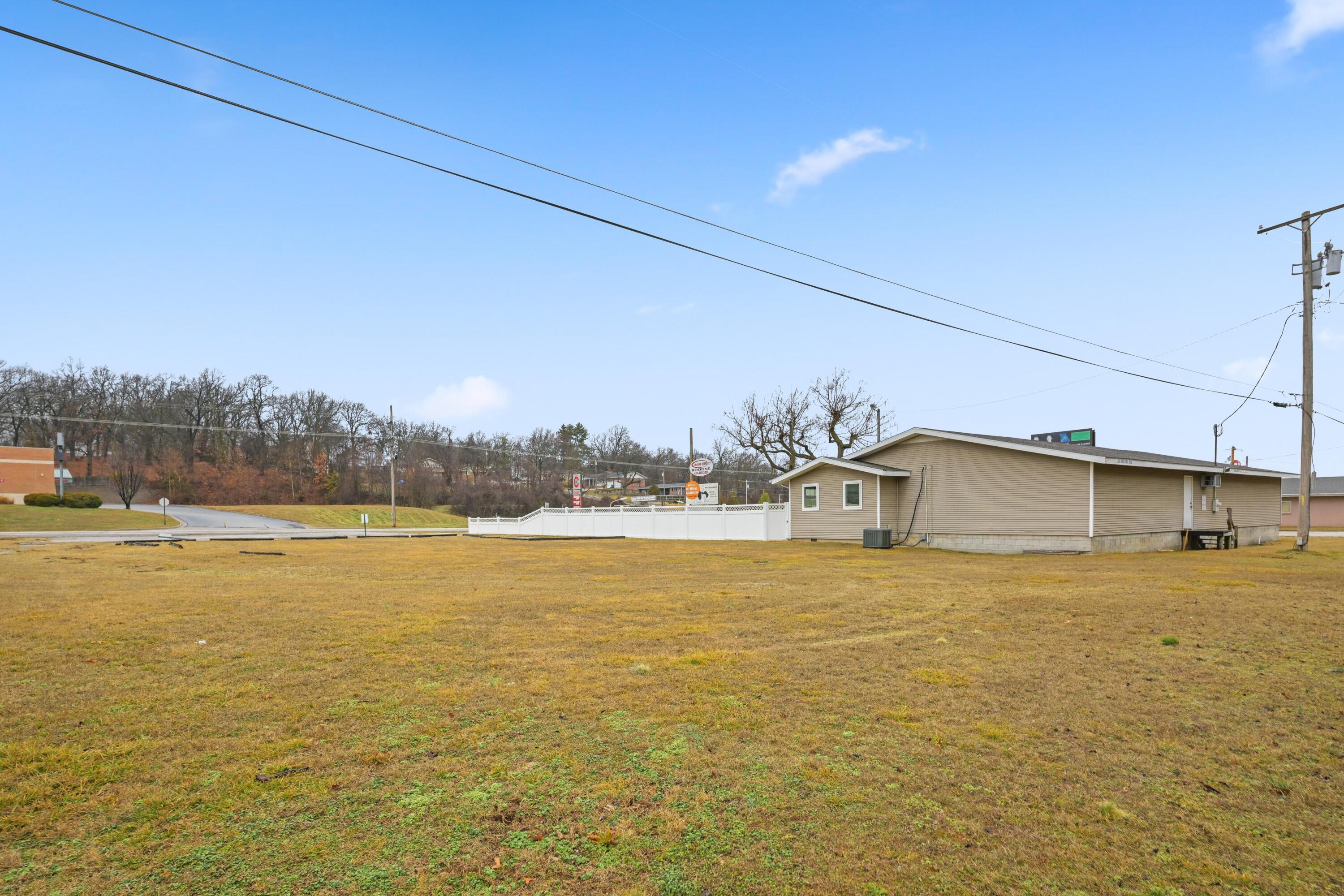 813 South Neosho Boulevard Property Photo 48