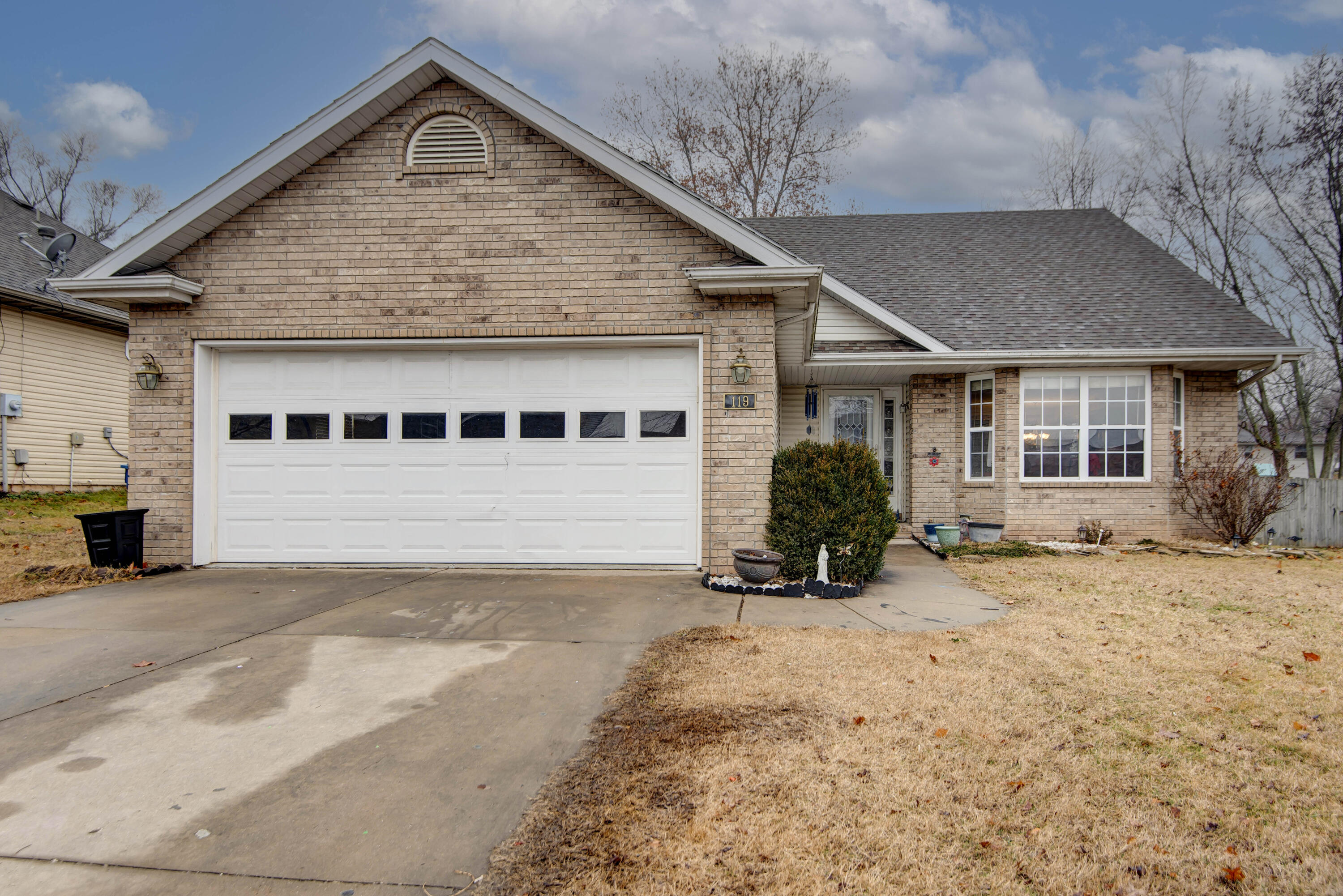 119 North Cedarwood Avenue Property Photo