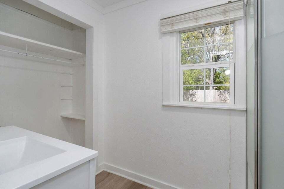 1131 West Pacific Street Property Photo 8