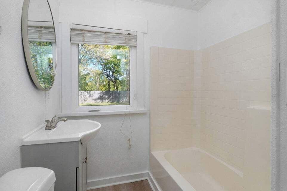 1131 West Pacific Street Property Photo 10