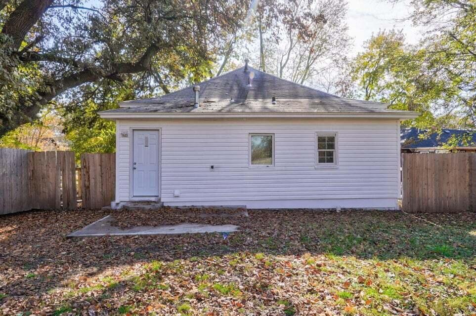 1131 West Pacific Street Property Photo 25