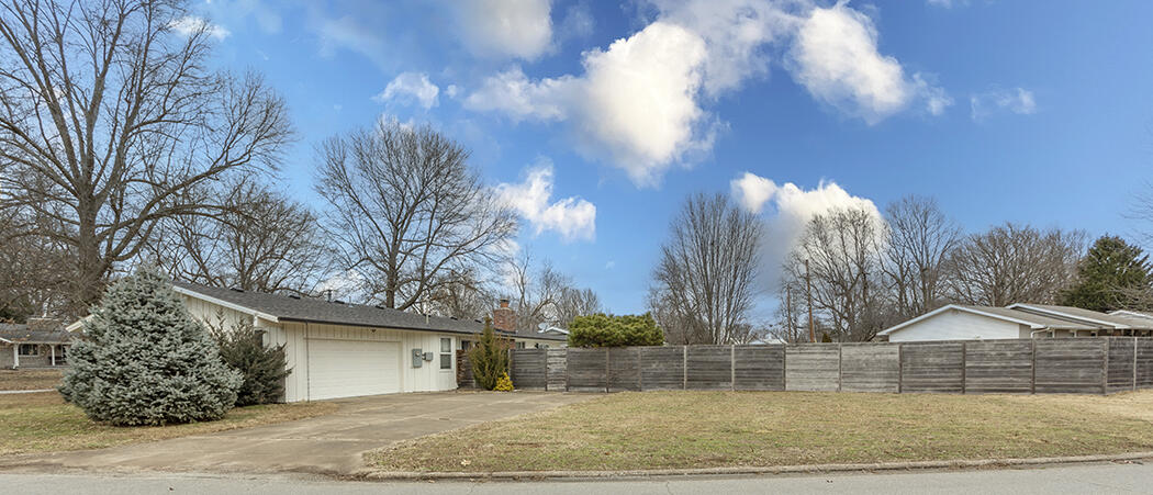 1948 East Meadow Drive Property Photo 2