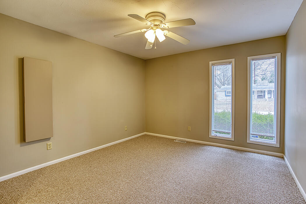 1948 East Meadow Drive Property Photo 12