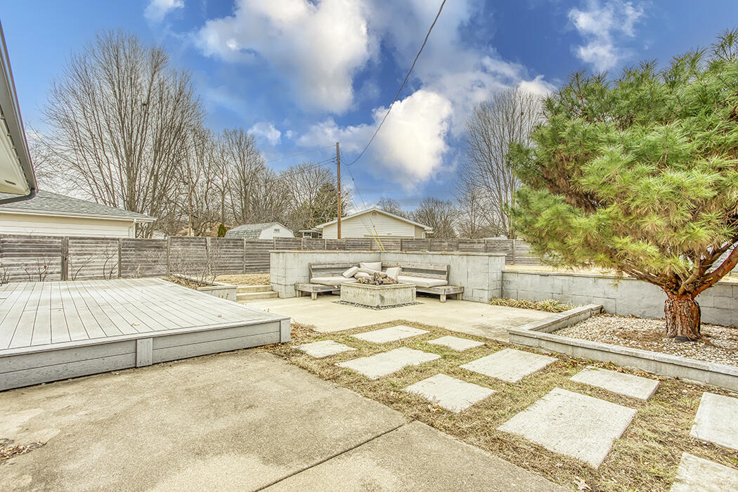 1948 East Meadow Drive Property Photo 23