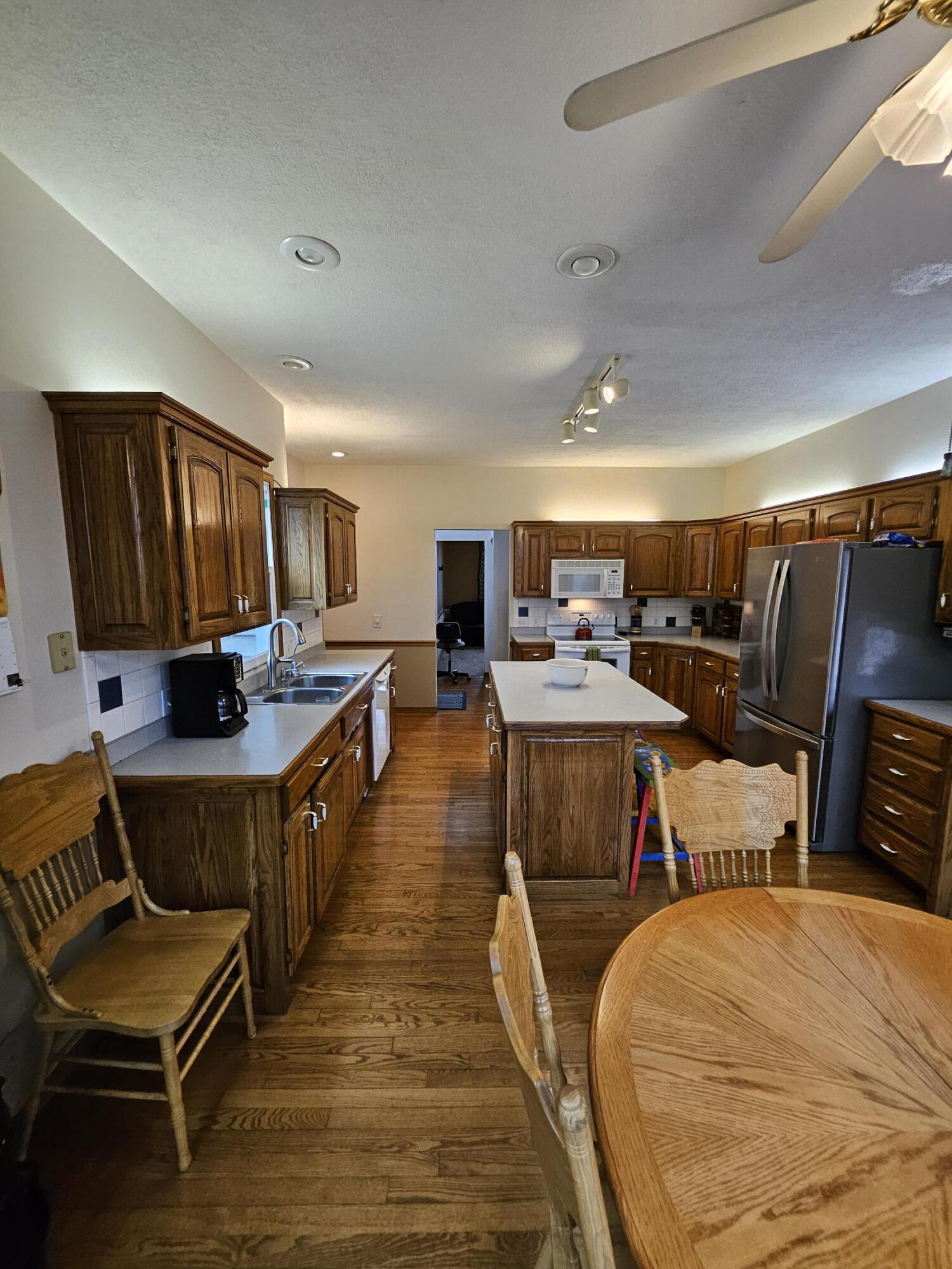 8268 Lawrence 2194 Property Photo 6