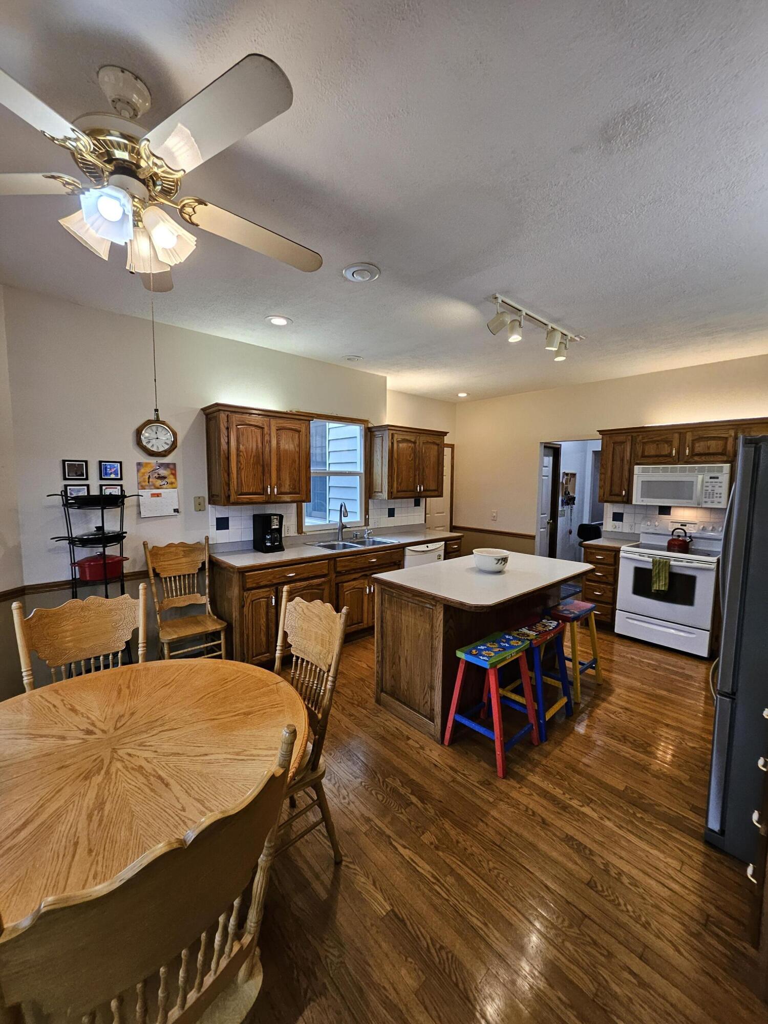 8268 Lawrence 2194 Property Photo 7