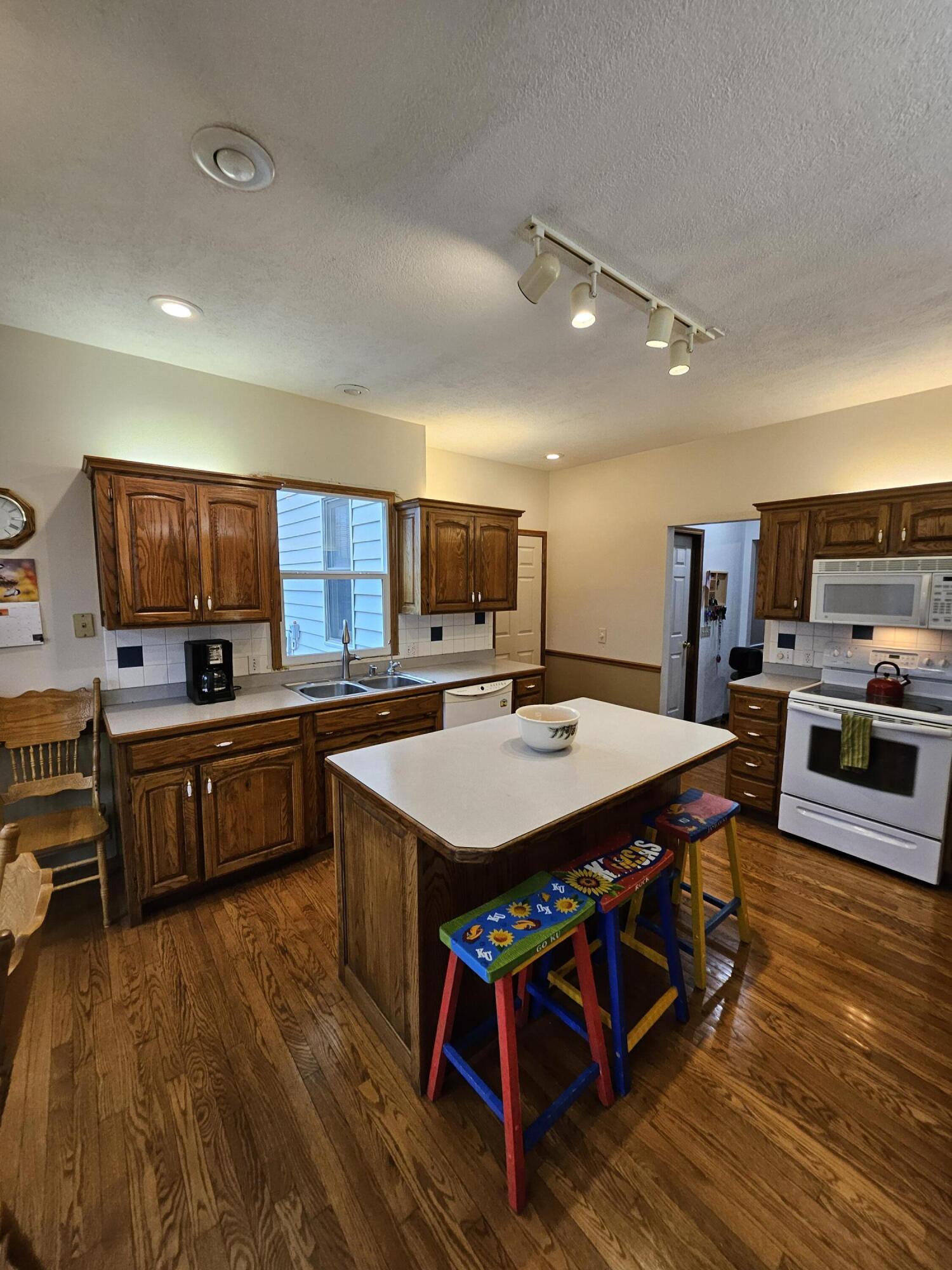 8268 Lawrence 2194 Property Photo 9