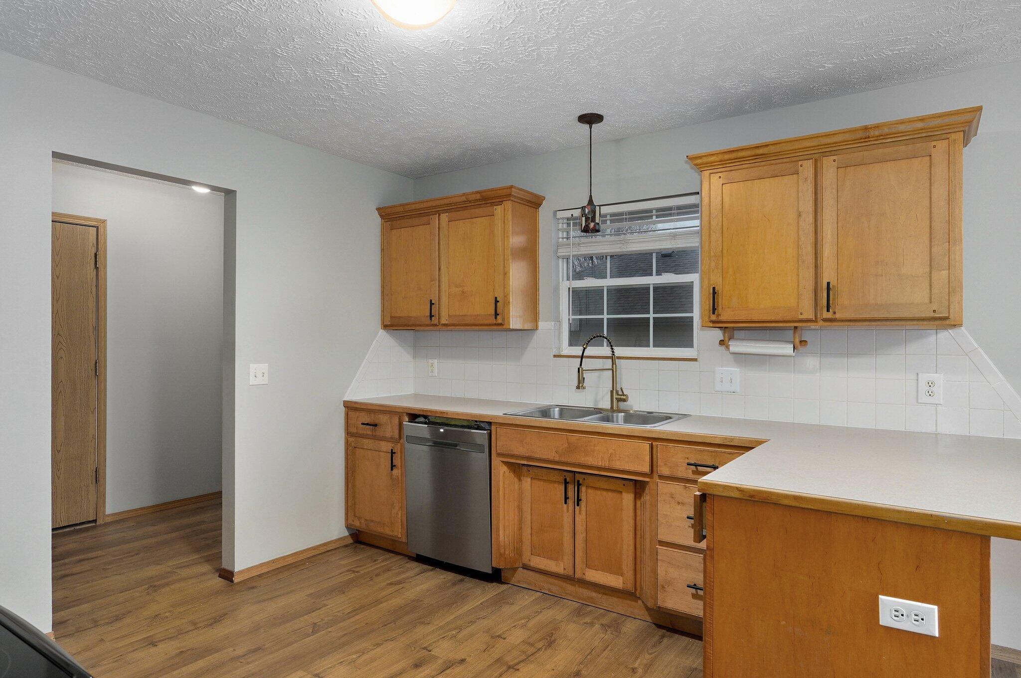 791 Saratoga Road Property Photo 6