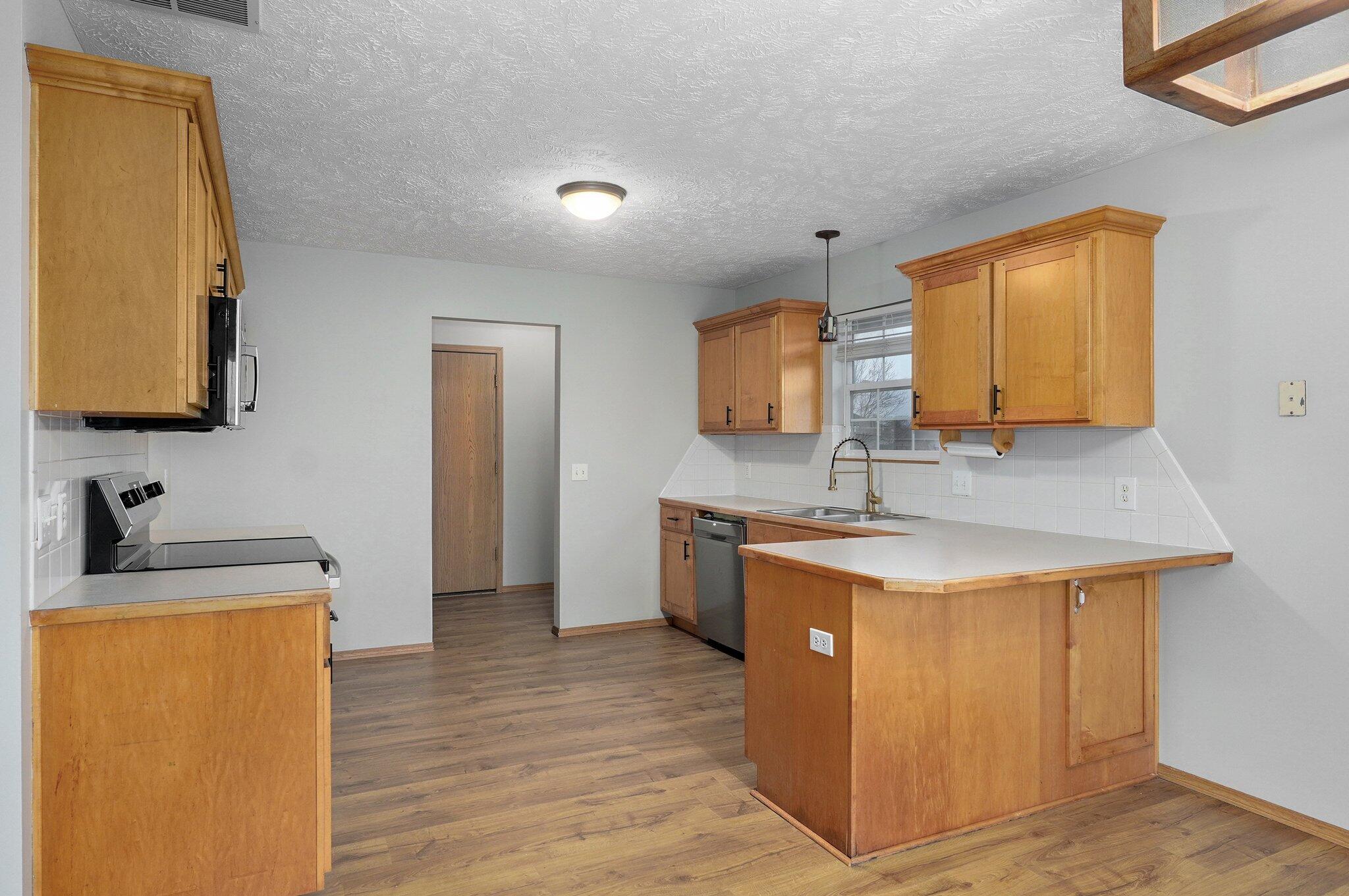 791 Saratoga Road Property Photo 8