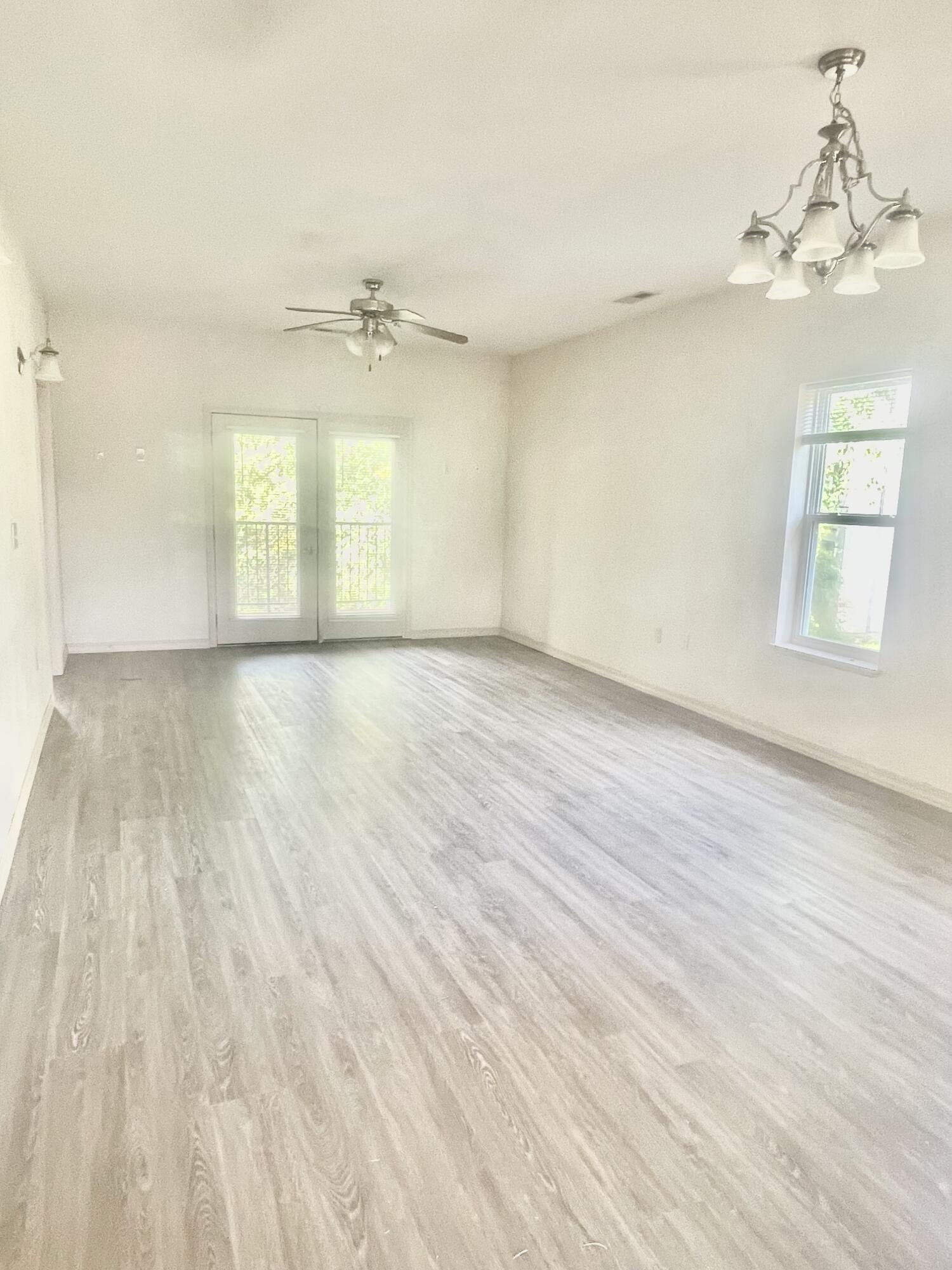 114 Oxford Drive Property Photo 8