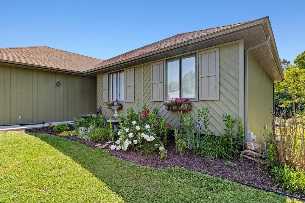 524 Twin Lakes Drive Property Photo 3
